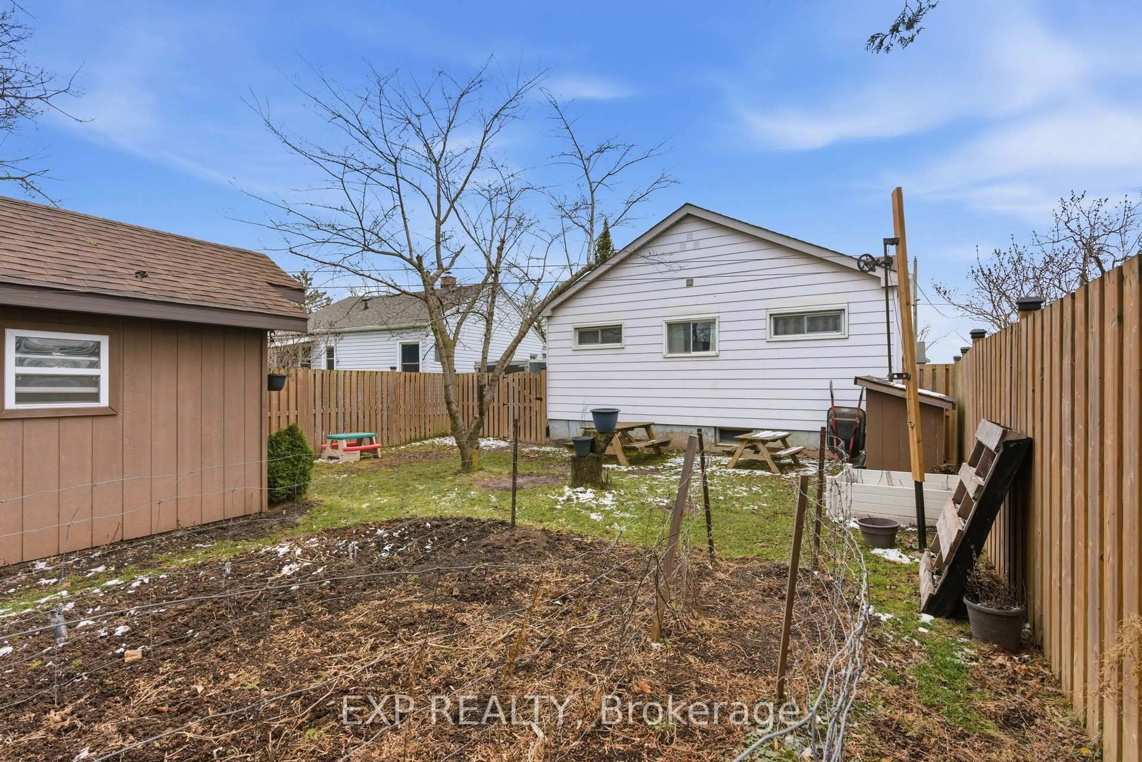 Unknown for 18 Plymouth Ave, St. Catharines Ontario L2R 2Y1