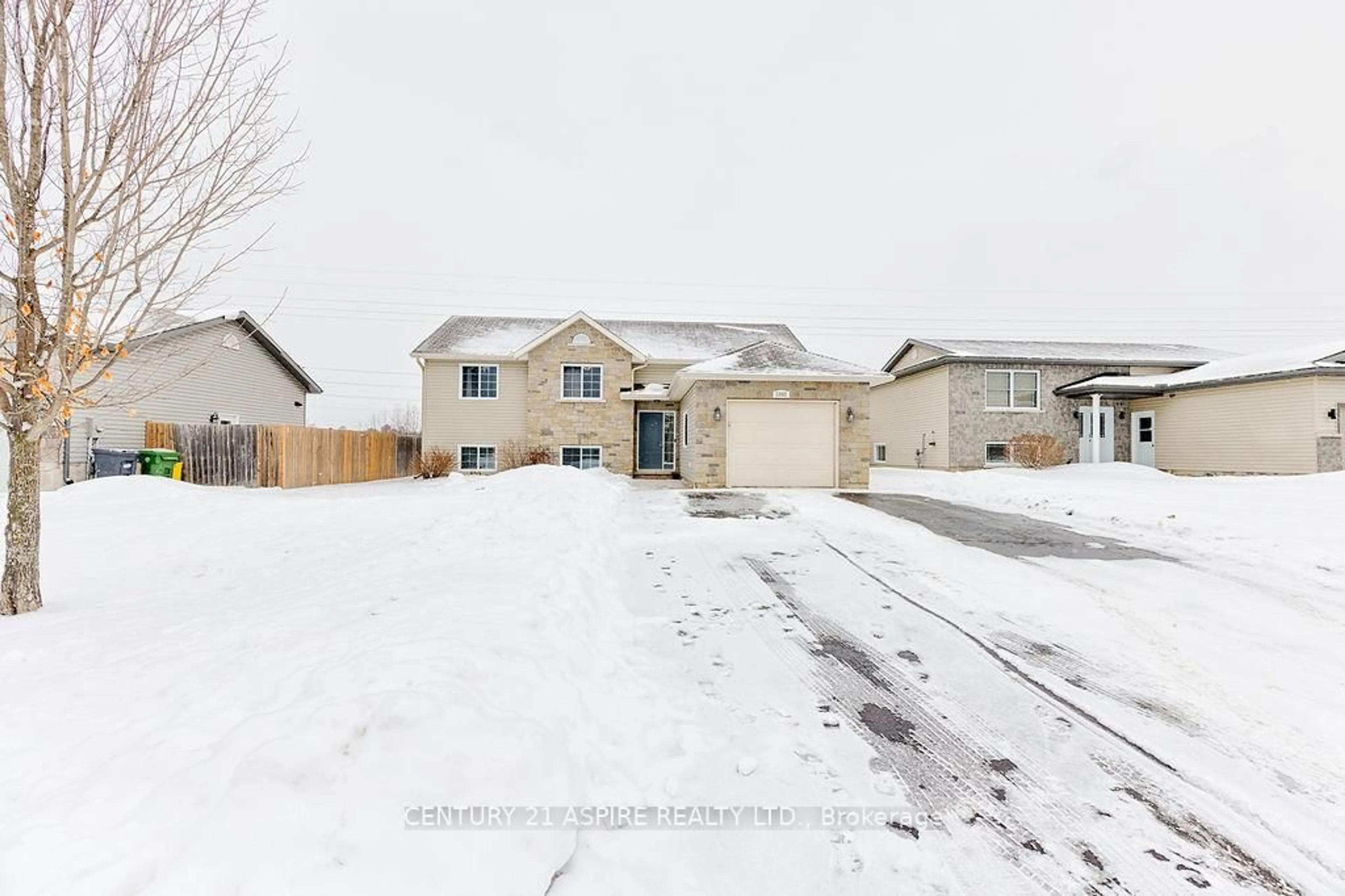 A pic from outside/outdoor area/front of a property/back of a property/a pic from drone, street for 1042 Riverstone St, Petawawa Ontario K8H 0B3