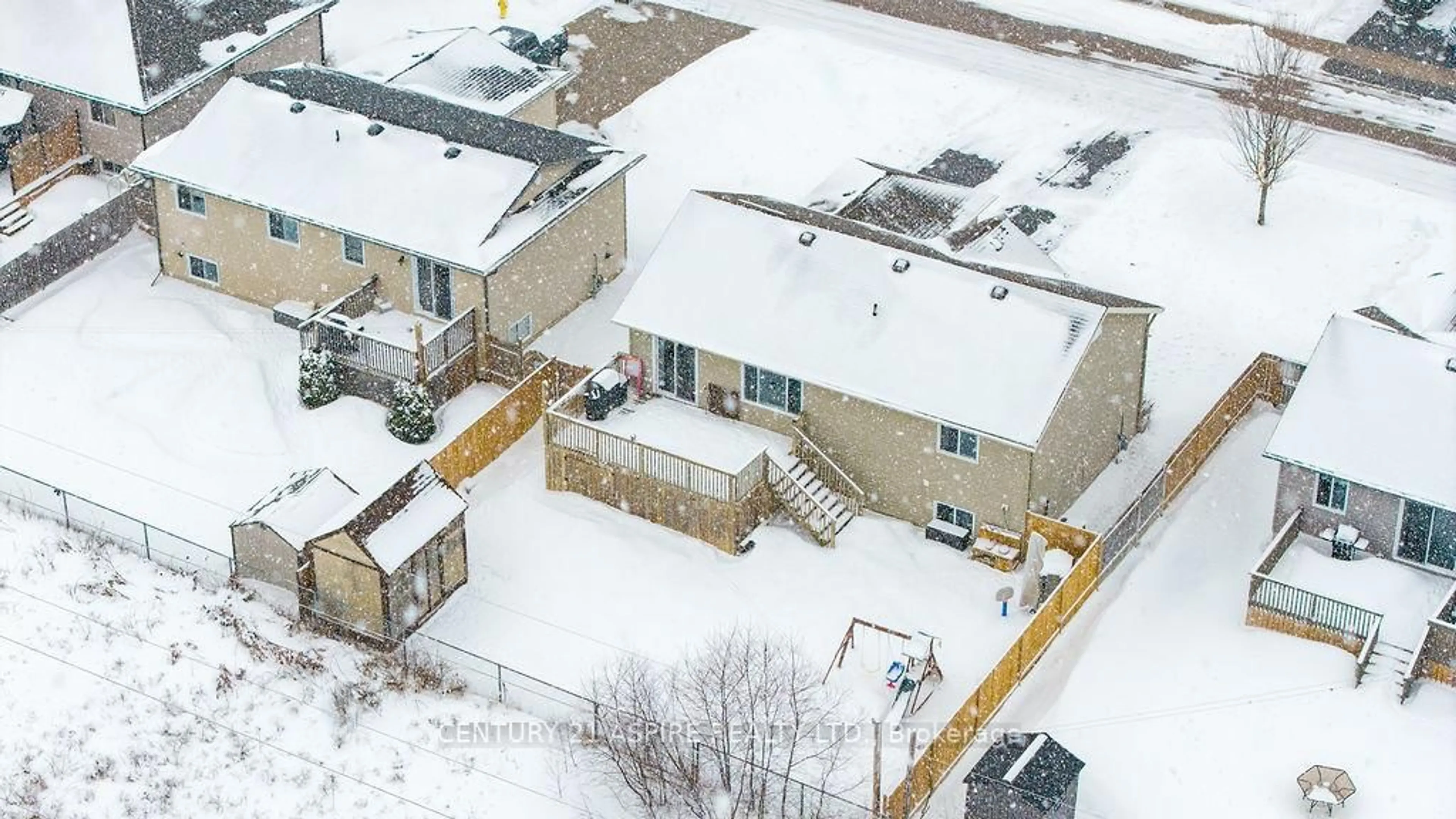 A pic from outside/outdoor area/front of a property/back of a property/a pic from drone, unknown for 1042 Riverstone St, Petawawa Ontario K8H 0B3