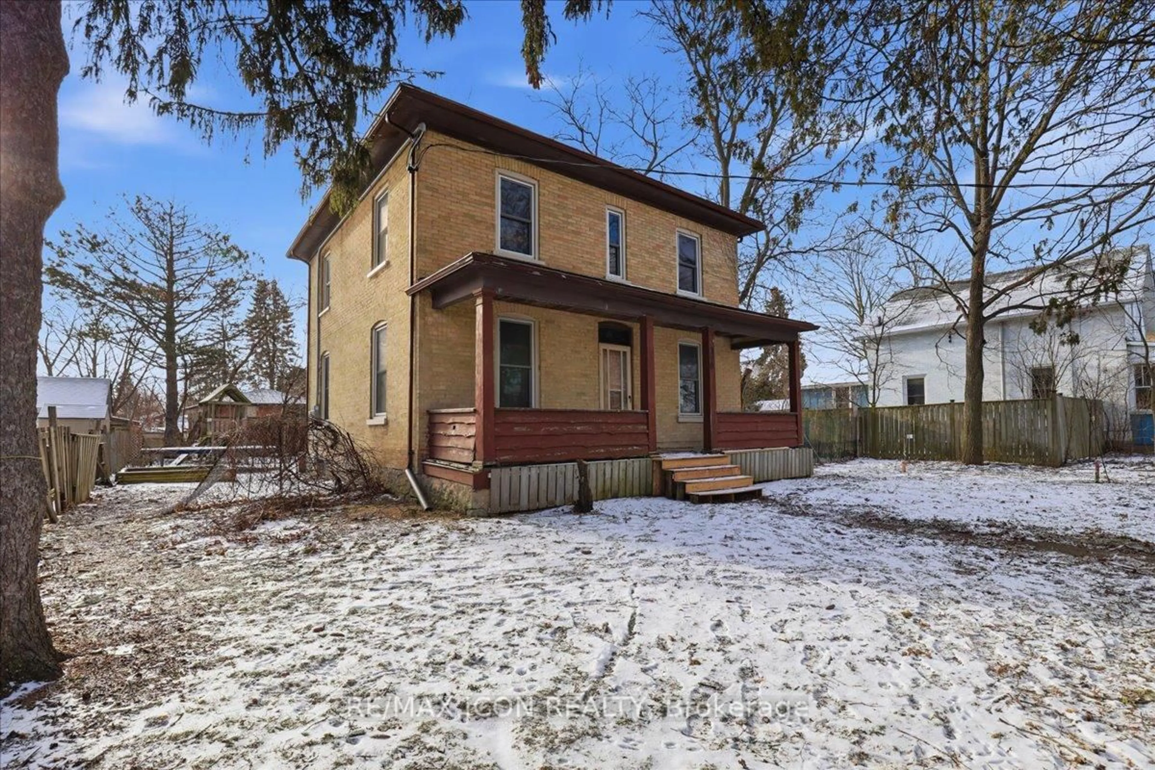 Unknown for 298 Queen St, Cambridge Ontario N3C 1G7