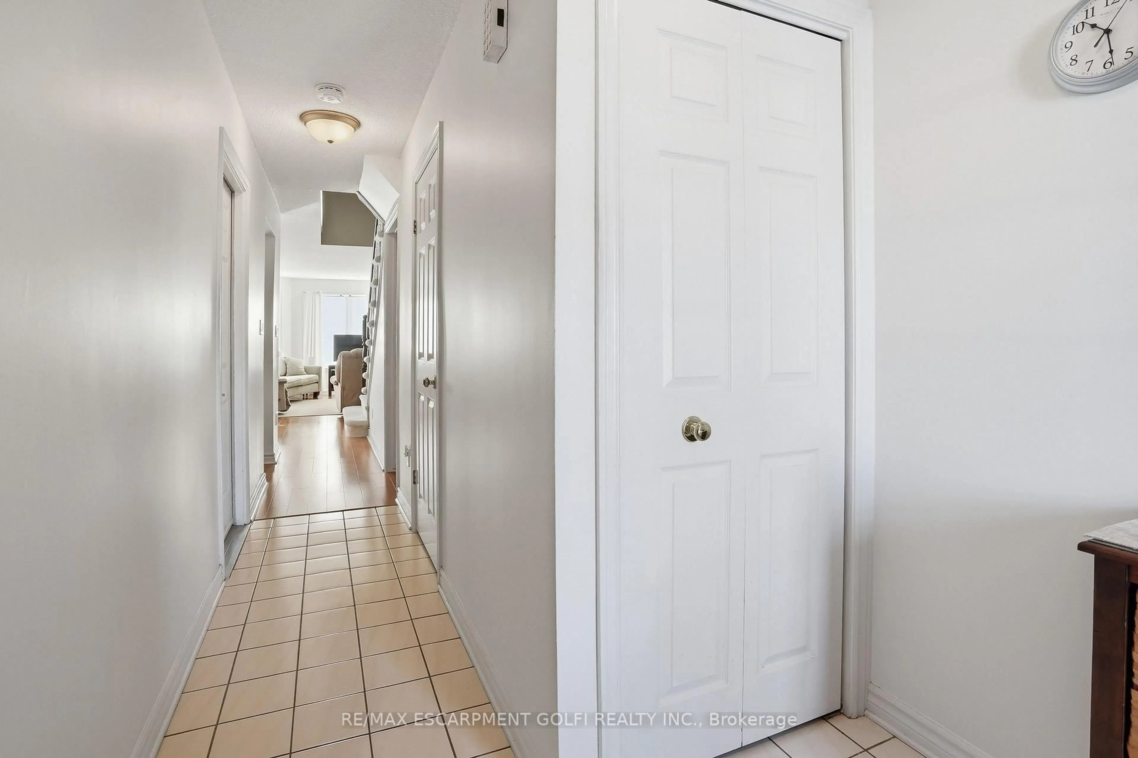 Indoor entryway for 53 Myrtle Ave, St. Catharines Ontario L2M 5W2