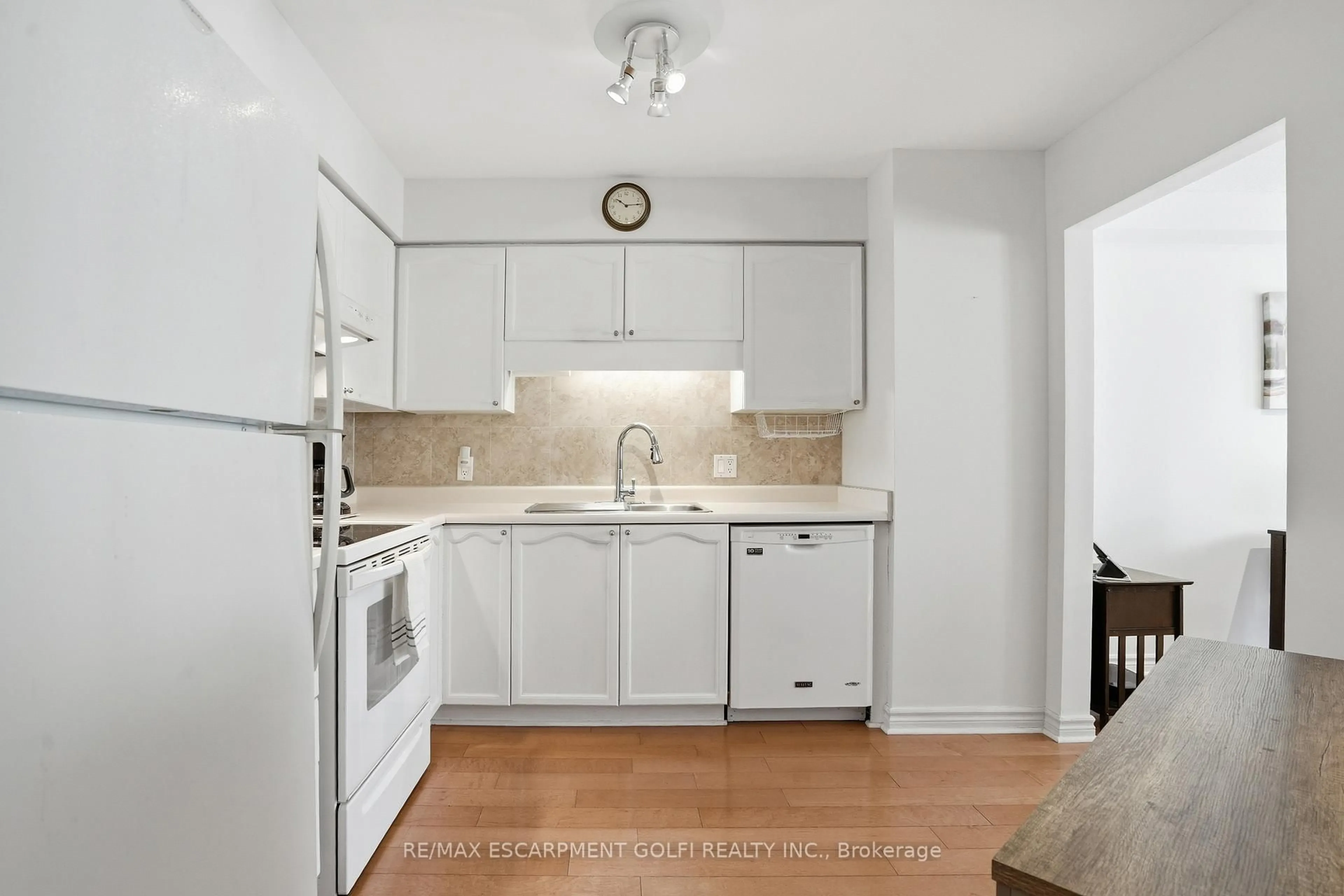 Standard kitchen, unknown for 53 Myrtle Ave, St. Catharines Ontario L2M 5W2