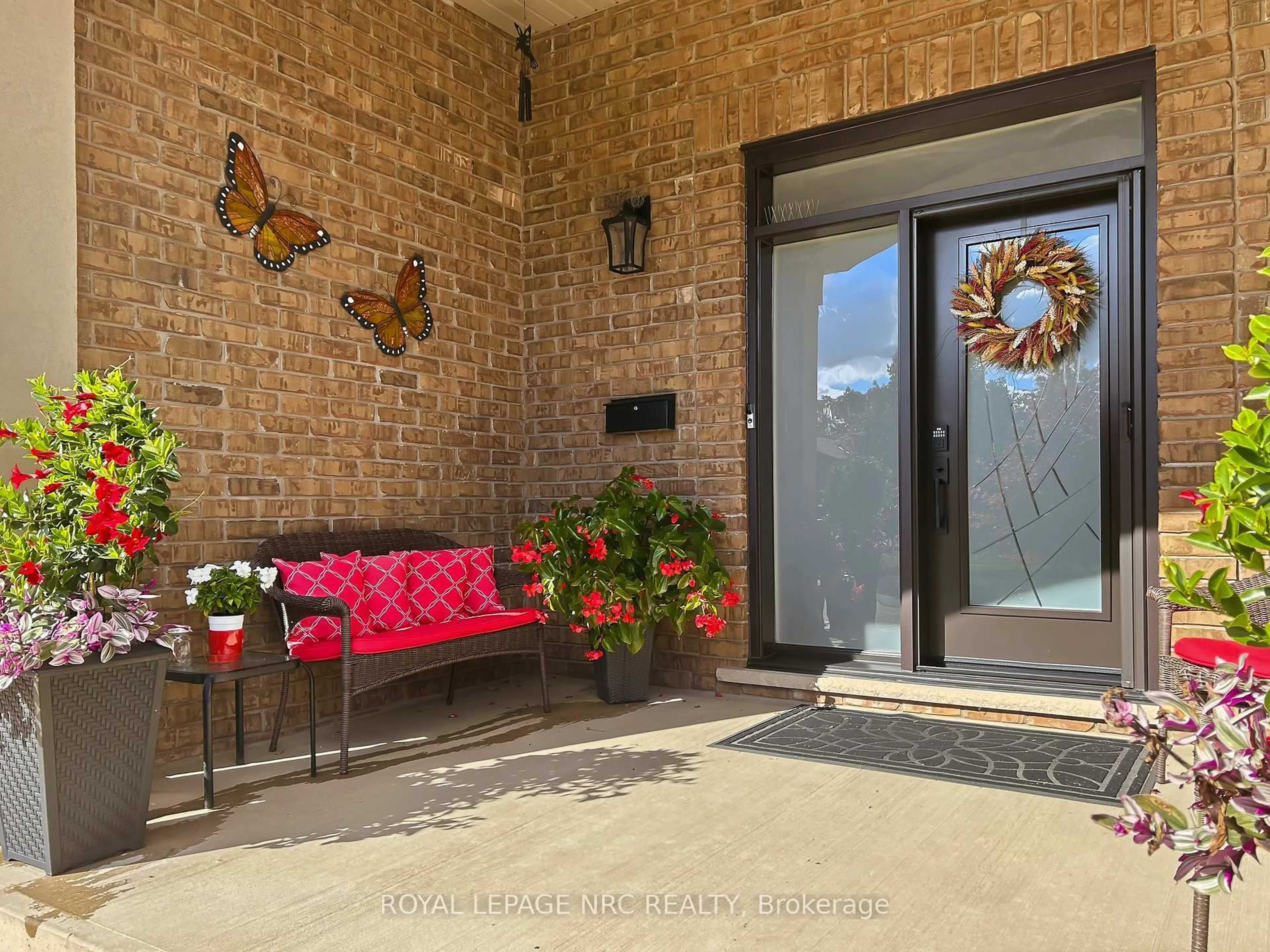 Indoor entryway for 165 Cobeck Dr, Welland Ontario L3C 7M1