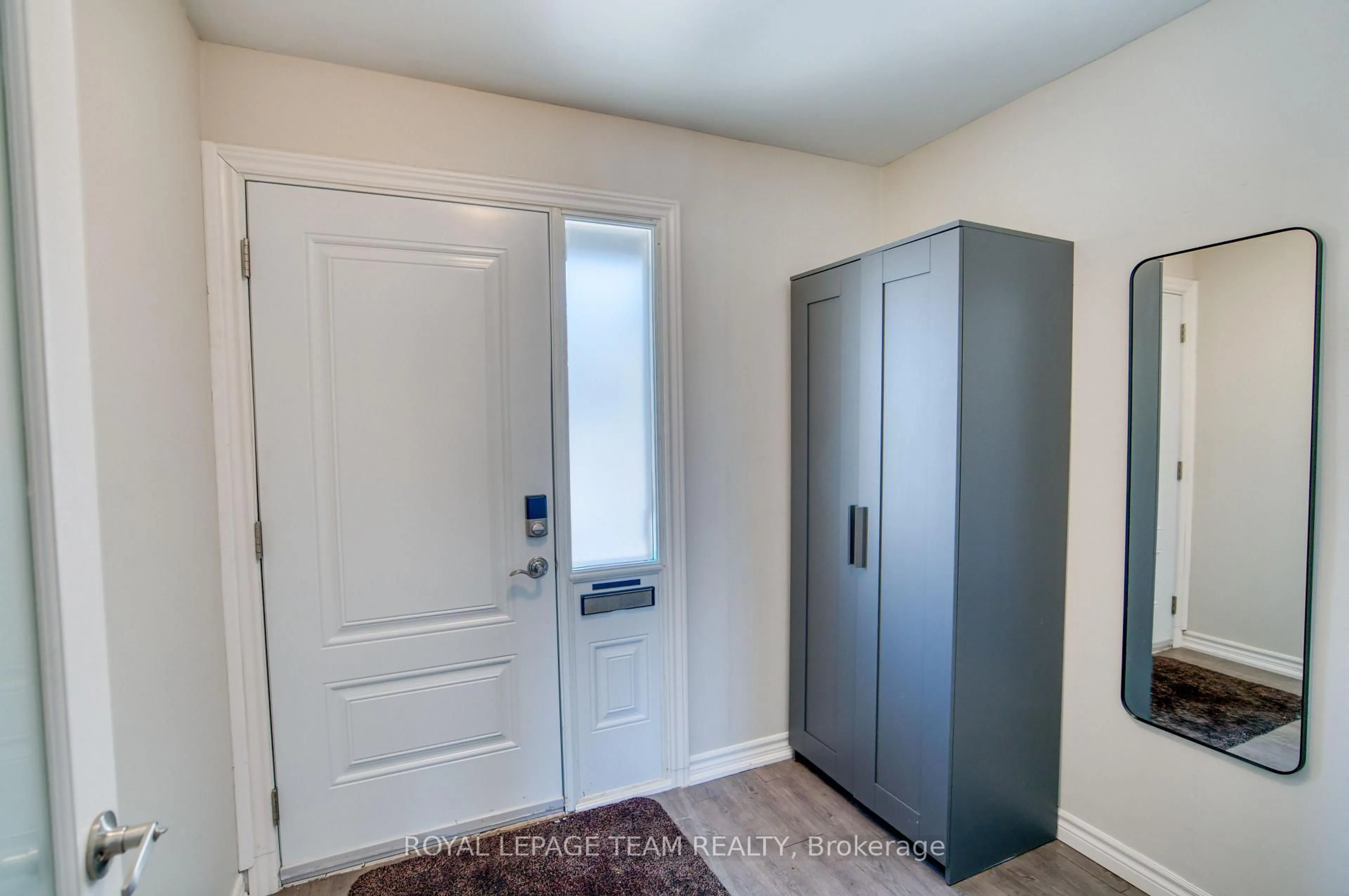Indoor entryway for 171 Mcclintock Way, Kanata Ontario K2L 2A5