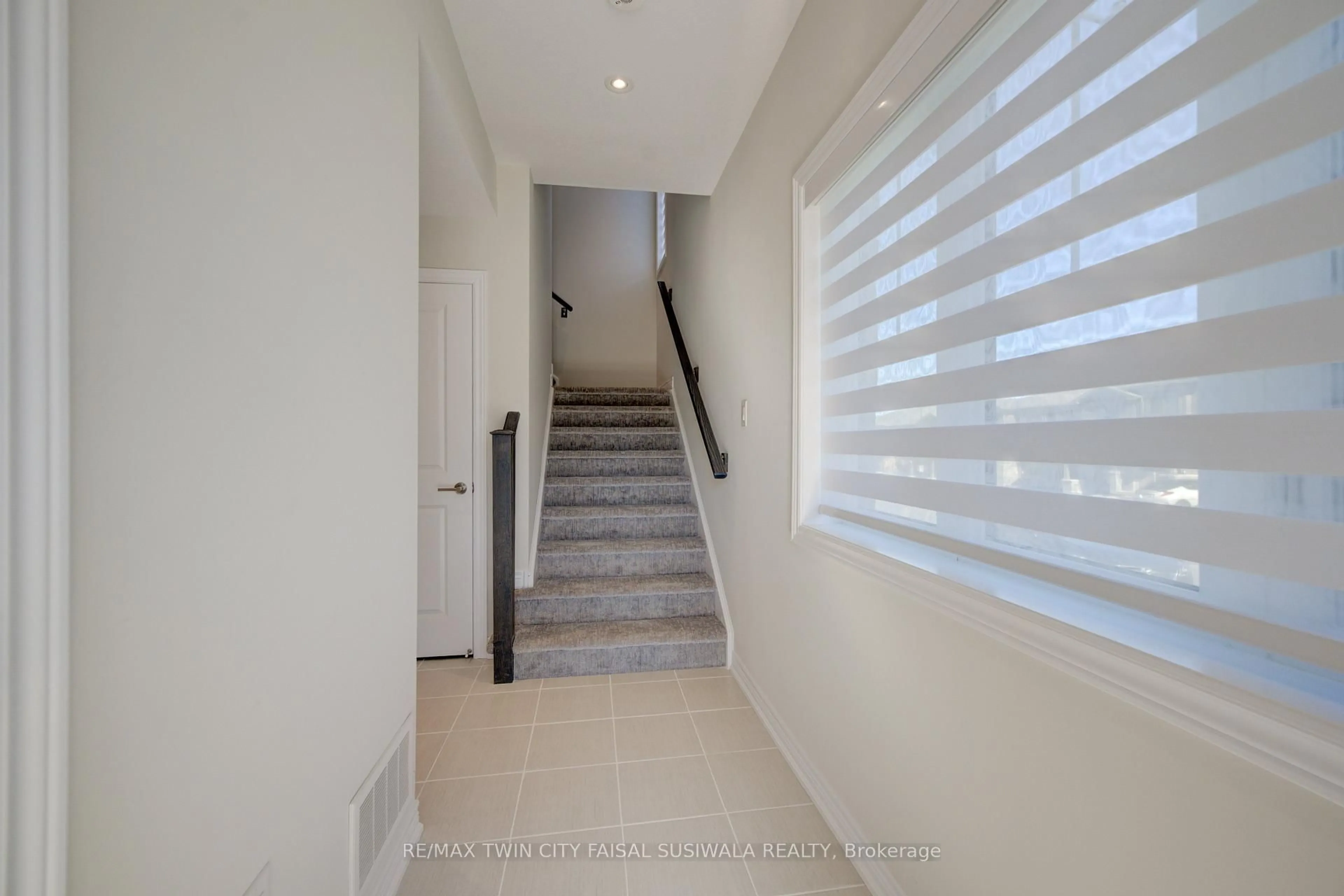 Unknown for 10 BIRMINGHAM Dr #116, Cambridge Ontario N1R 0C6