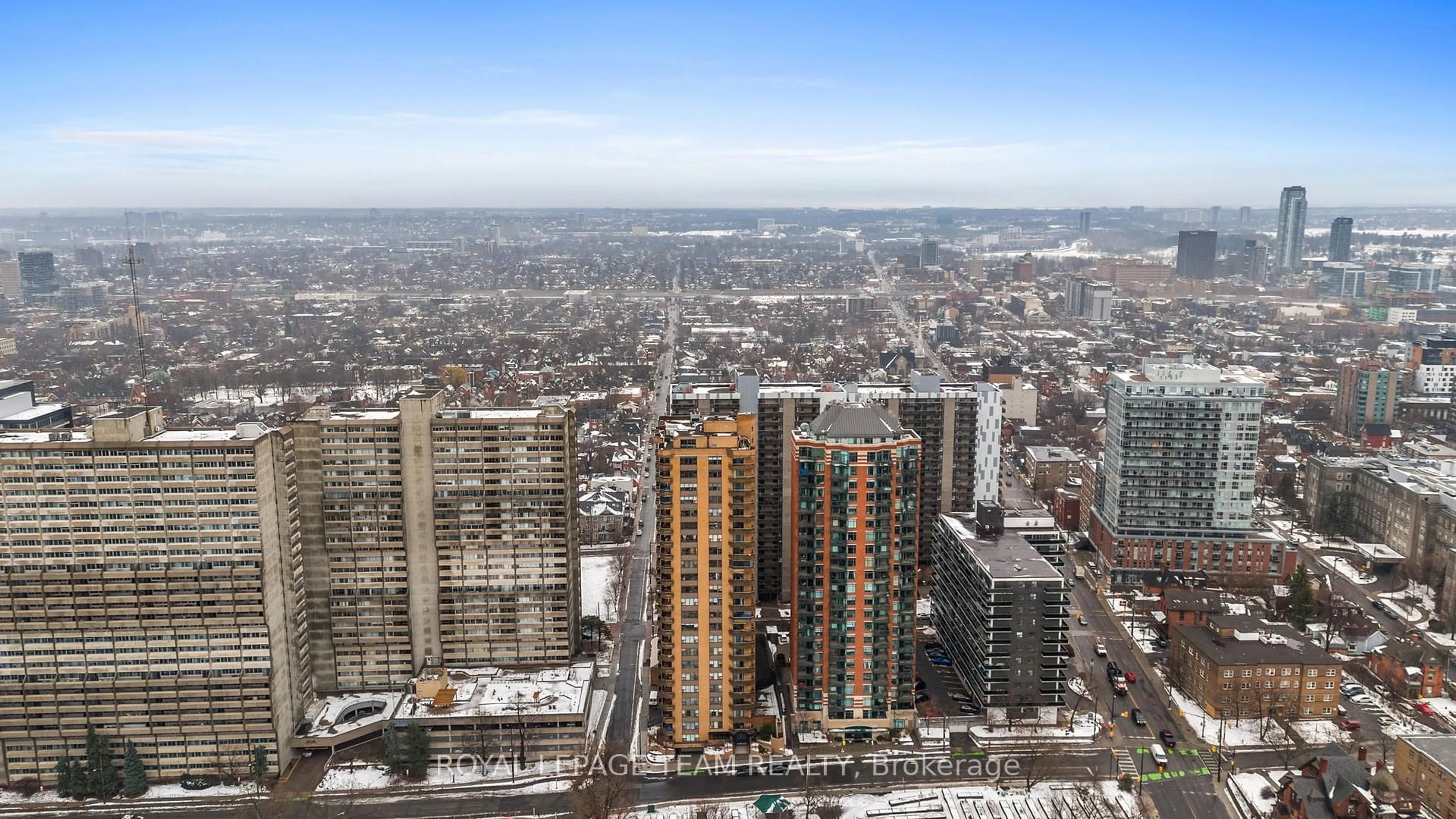A pic from outside/outdoor area/front of a property/back of a property/a pic from drone, city buildings view from balcony for 556 Laurier Ave #1207, Ottawa Ontario K1R 7X2