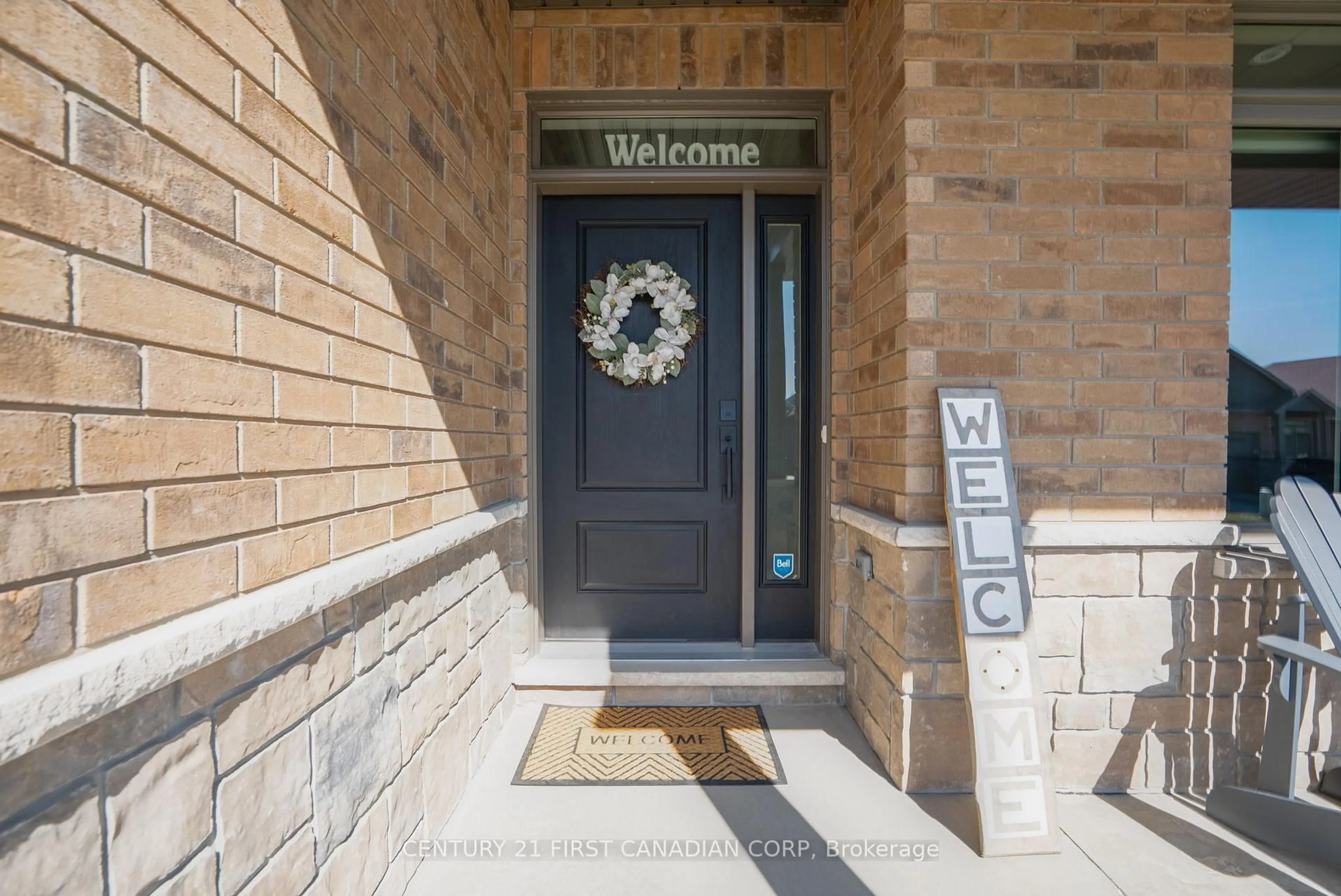 Indoor foyer for 159 Collins Way #19, Strathroy-Caradoc Ontario N7G 0G8