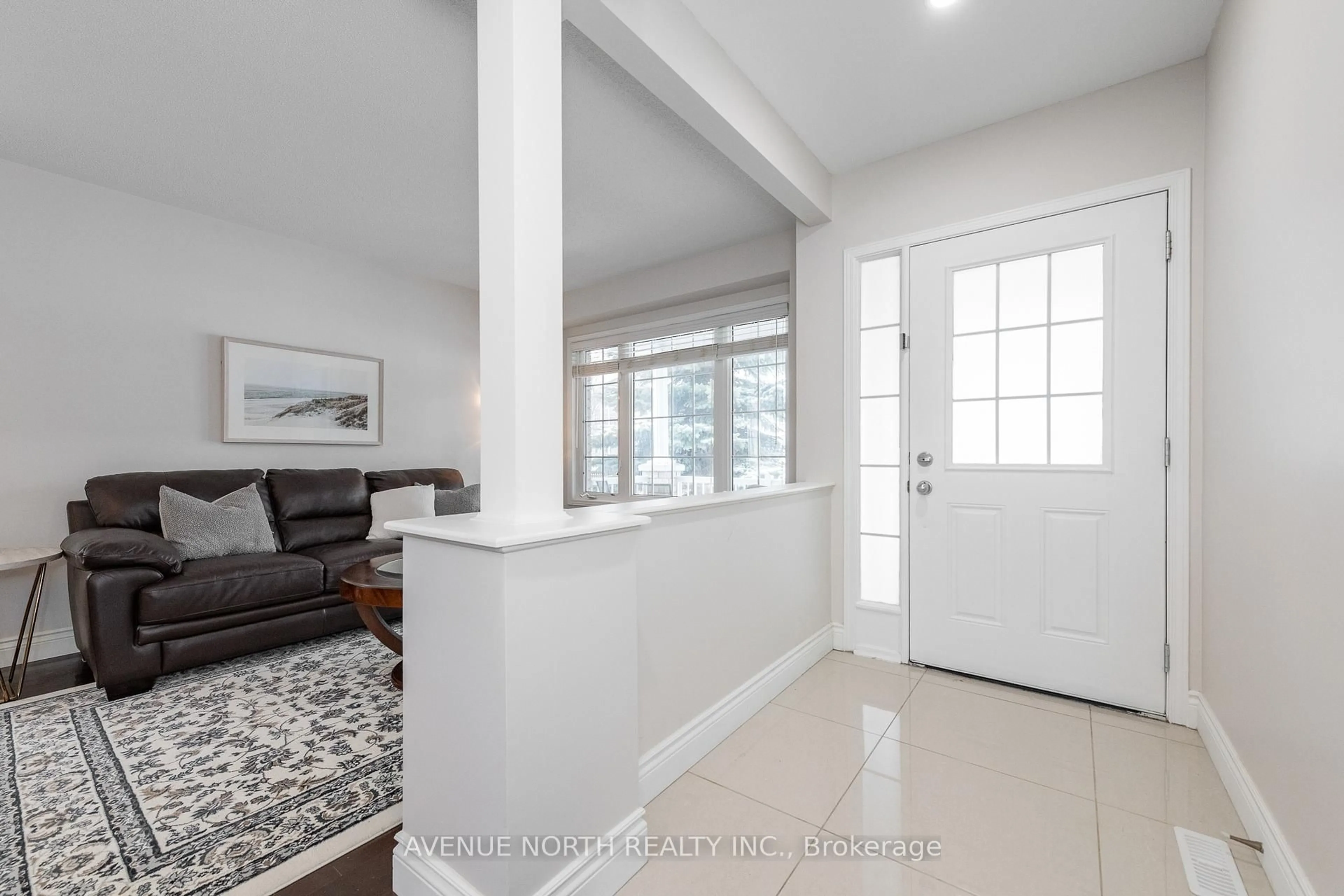 Indoor entryway for 400 Deer View Ave, Ottawa Ontario K1T 0B8