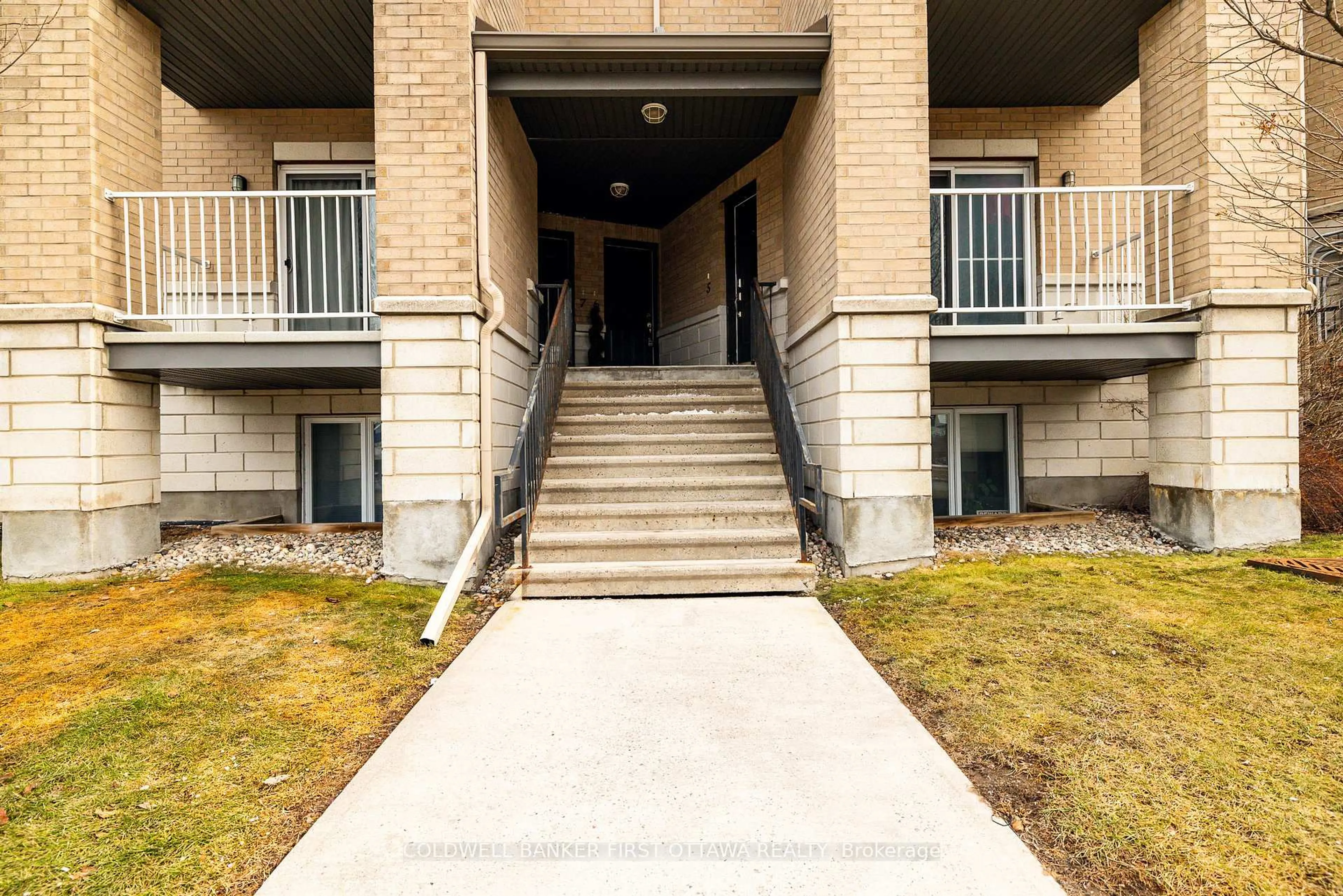 Patio, unknown for 1210 MCWATTERS Rd #6, Ottawa Ontario K2C 3Y2