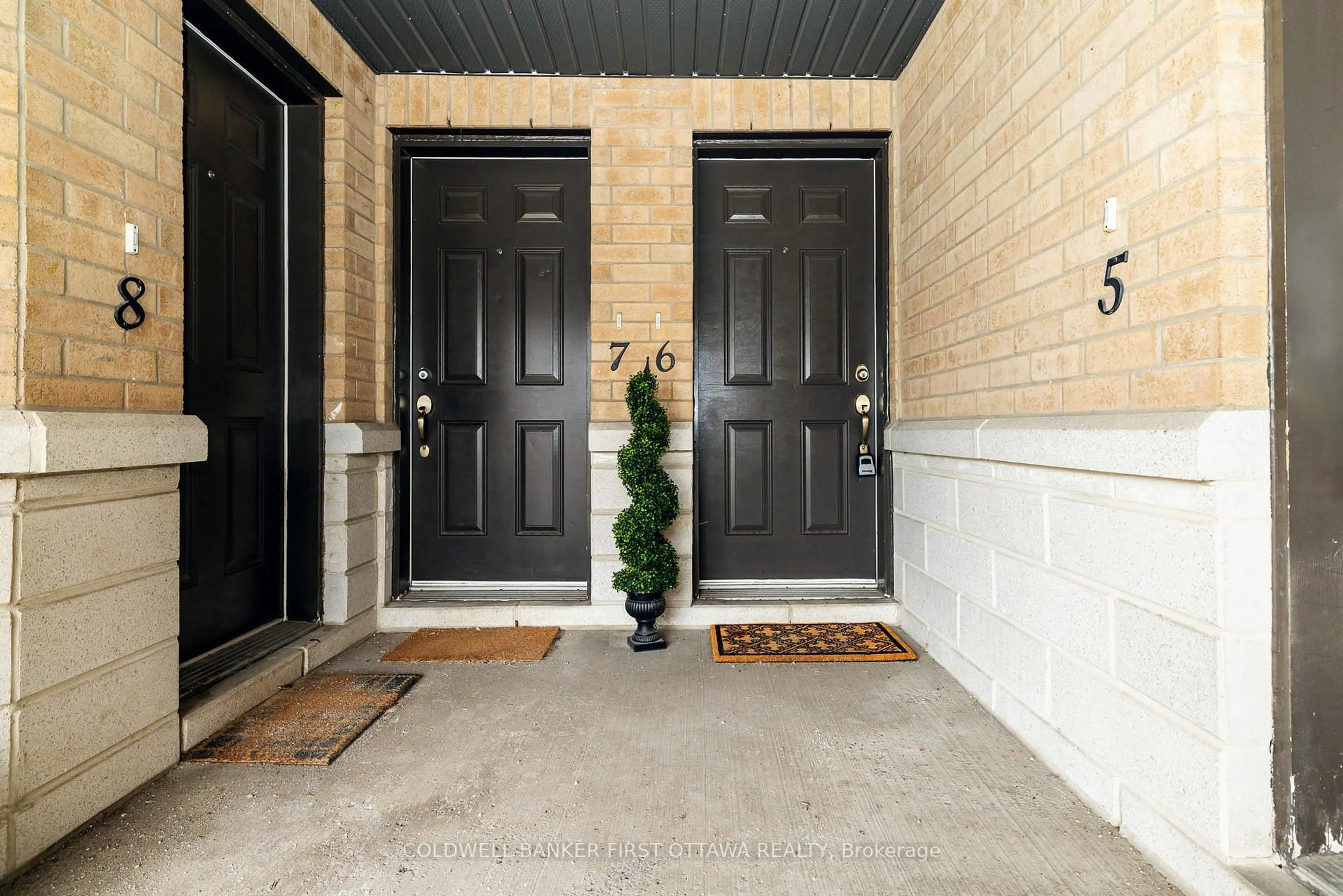 Indoor entryway for 1210 MCWATTERS Rd #6, Ottawa Ontario K2C 3Y2
