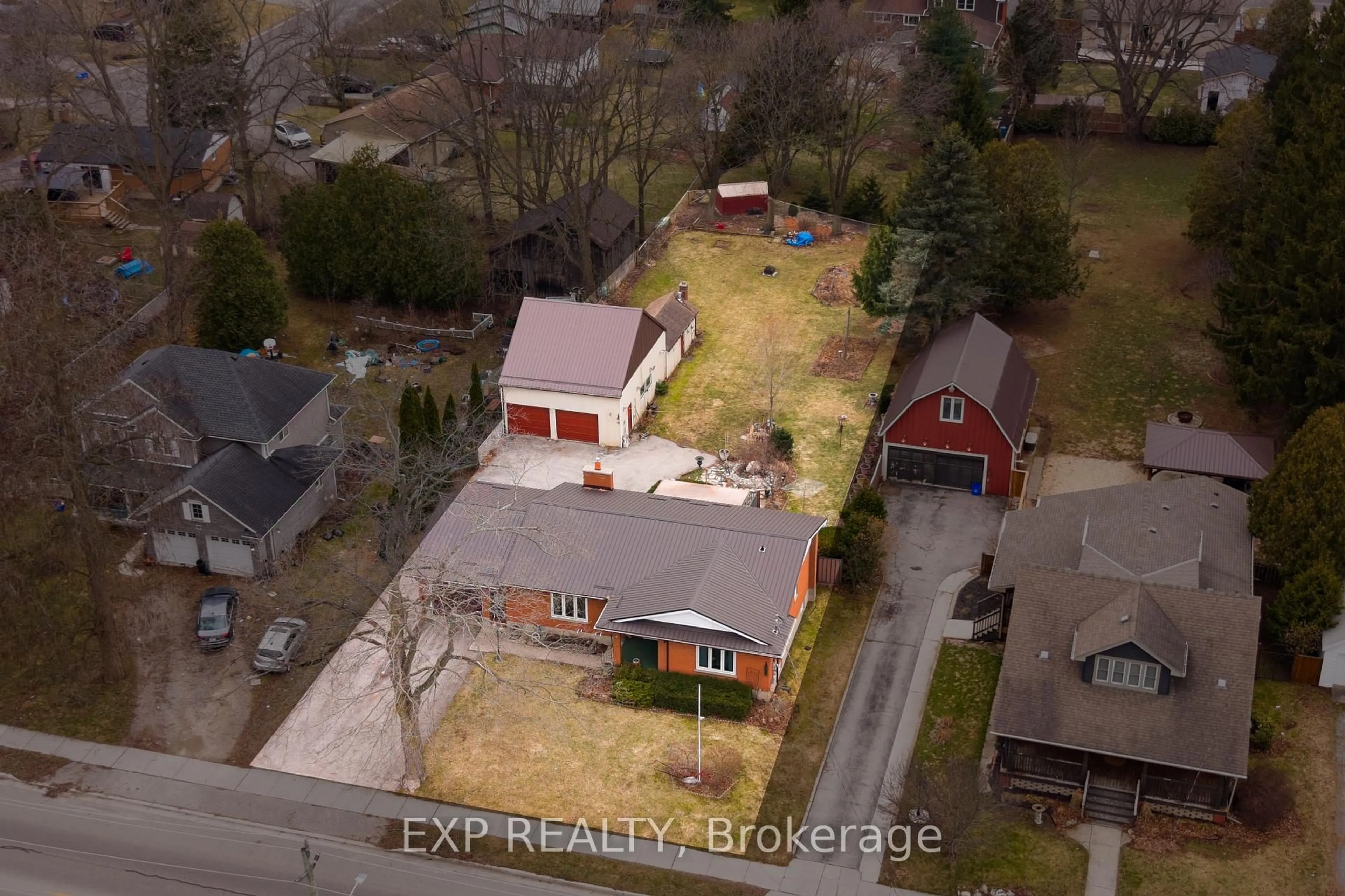 A pic from outside/outdoor area/front of a property/back of a property/a pic from drone, street for 308 John St, Aylmer Ontario N5H 2E2