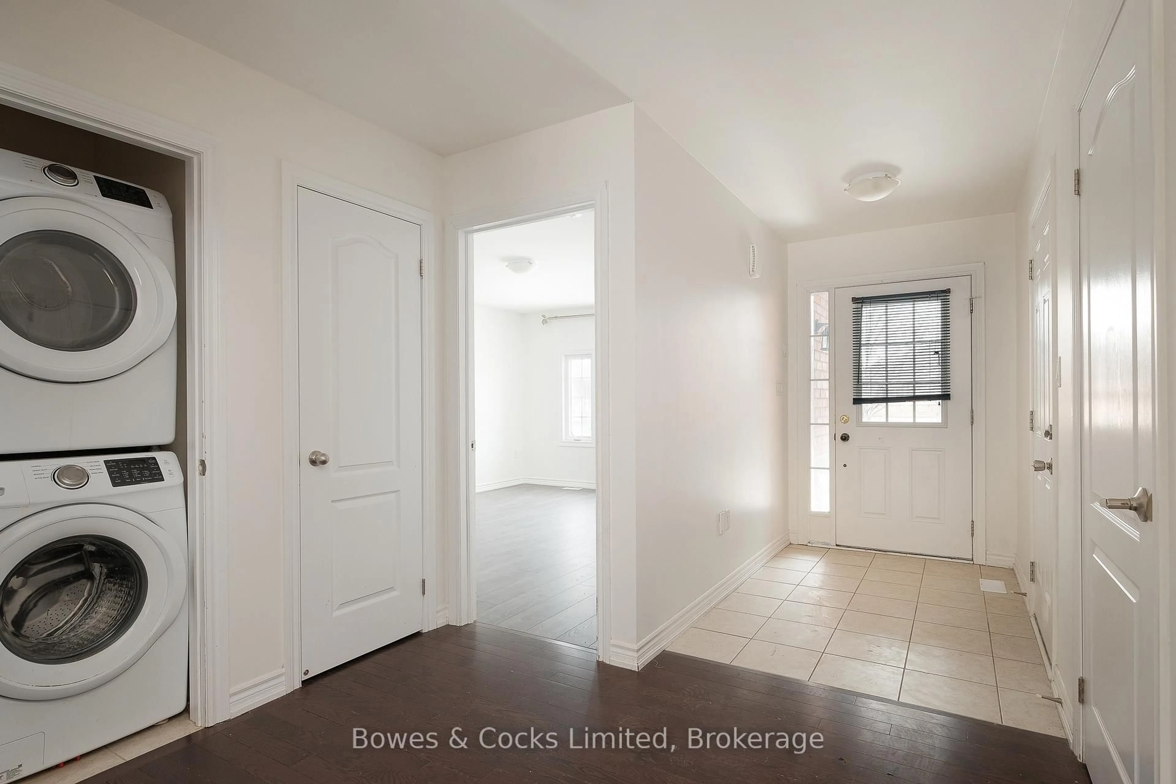 Indoor entryway for 147 Springdale Dr, Kawartha Lakes Ontario K9V 0N1