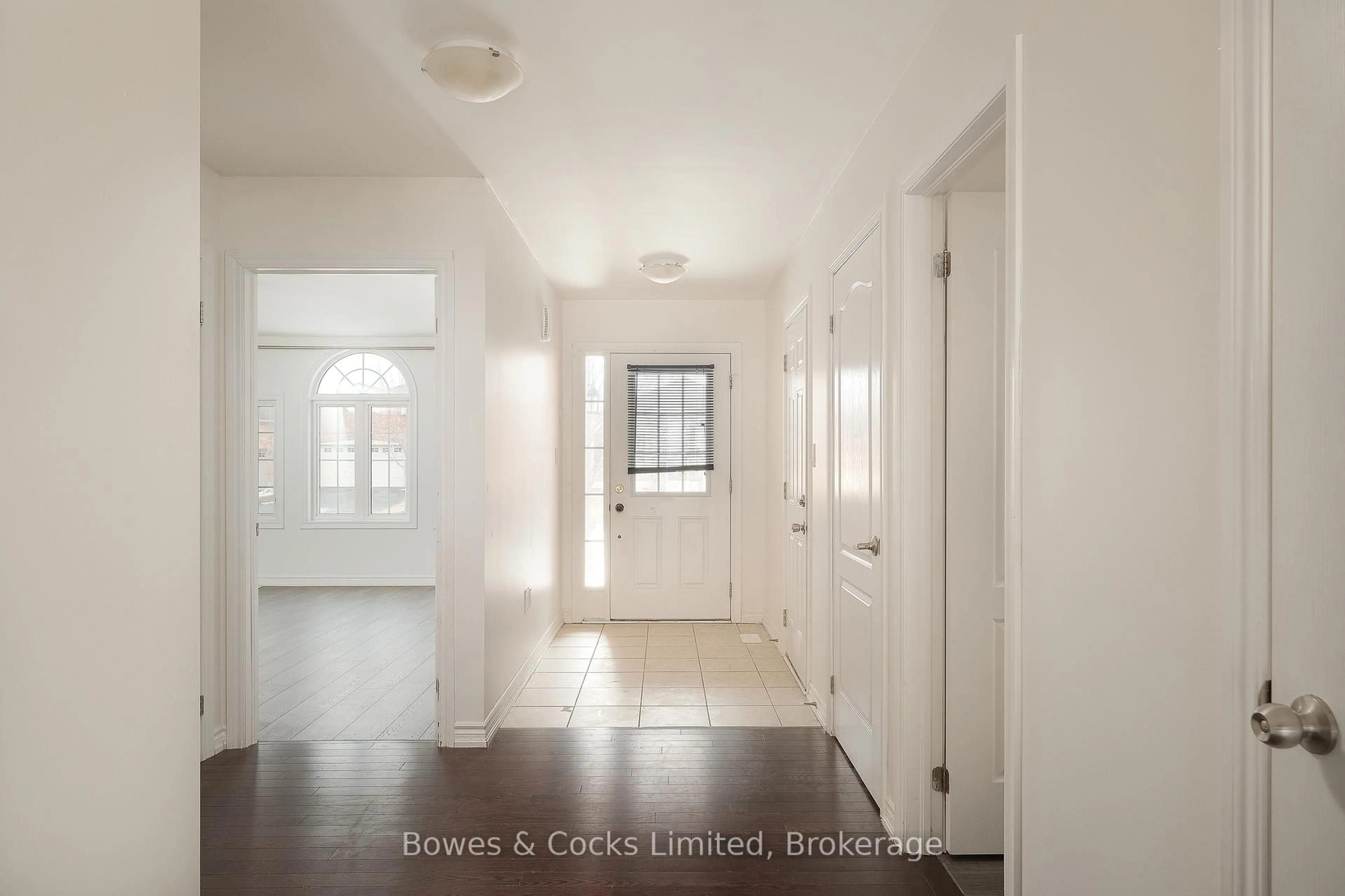 Indoor entryway for 147 Springdale Dr, Kawartha Lakes Ontario K9V 0N1