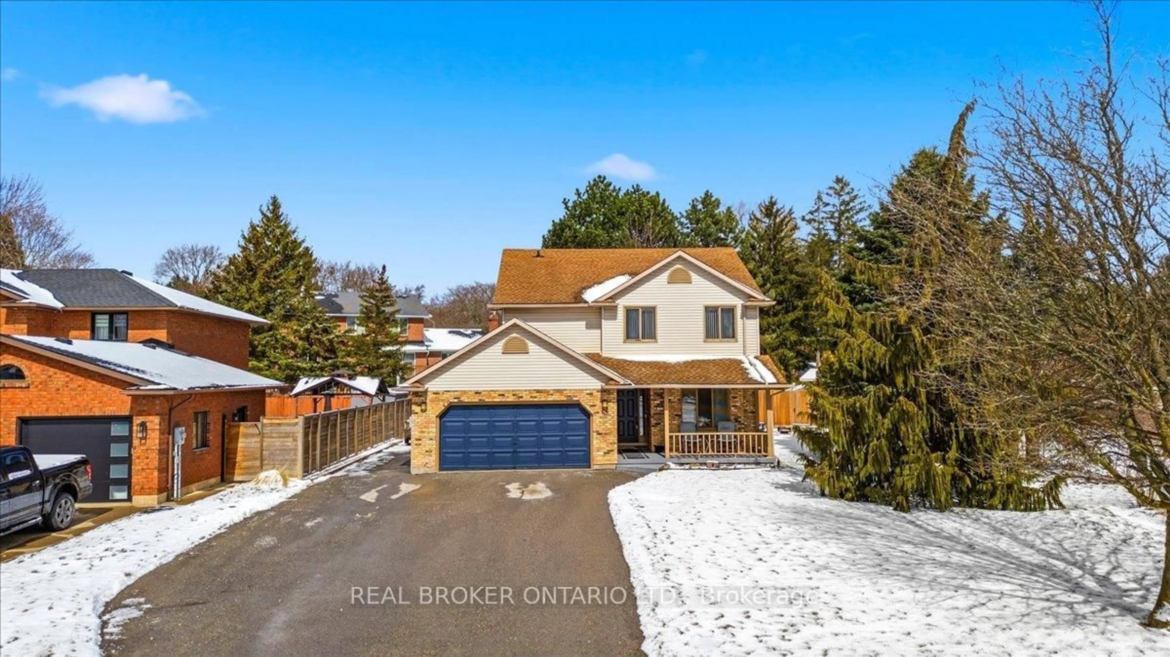 A pic from outside/outdoor area/front of a property/back of a property/a pic from drone, street for 106 Spruceside Cres, Pelham Ontario L2E 1S0