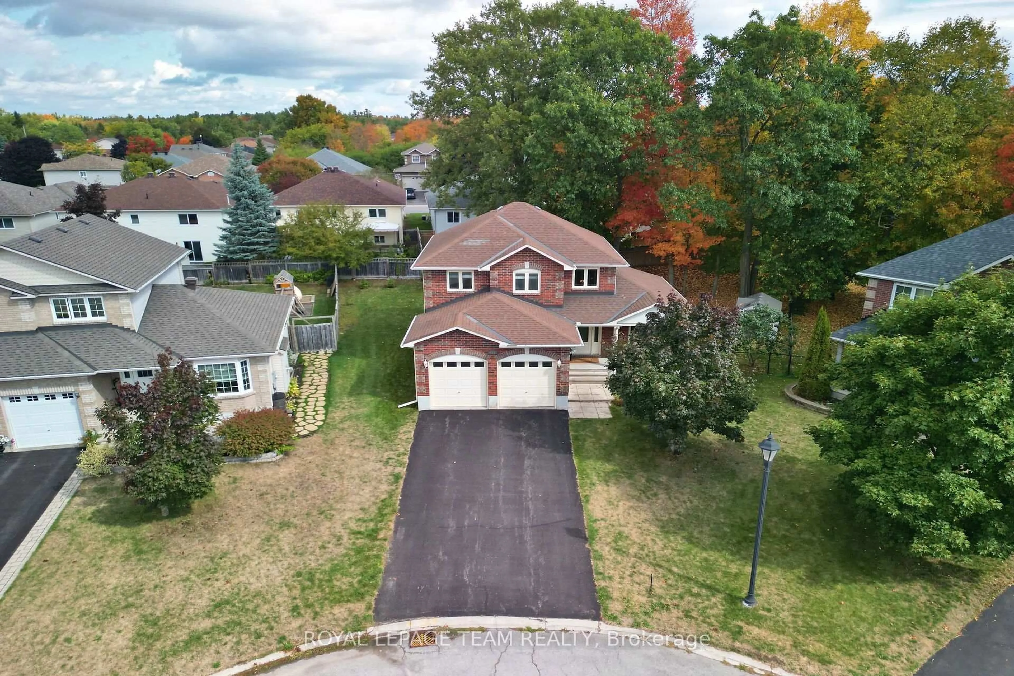 A pic from outside/outdoor area/front of a property/back of a property/a pic from drone, street for 124 Comba Dr, Carleton Place Ontario K7C 4V2