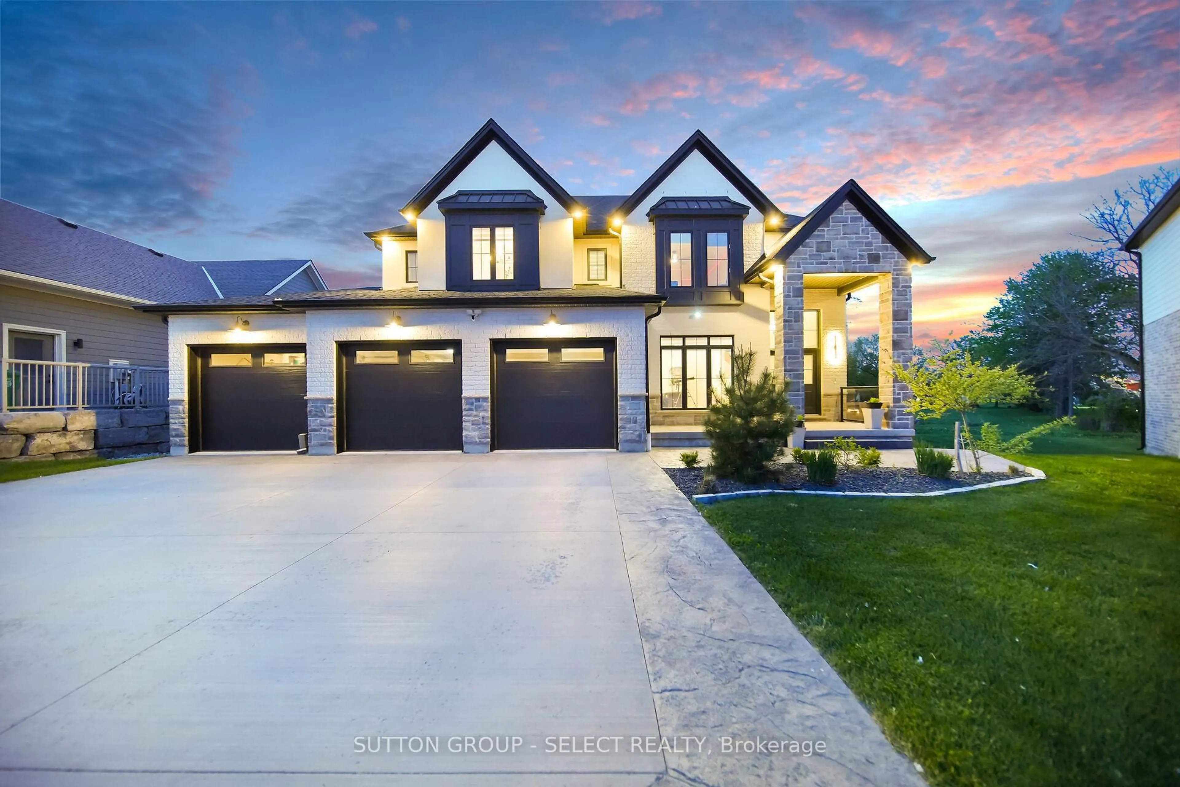 Home with vinyl exterior material, street for 48 ROYAL Cres, Southwold Ontario N5P 3T2