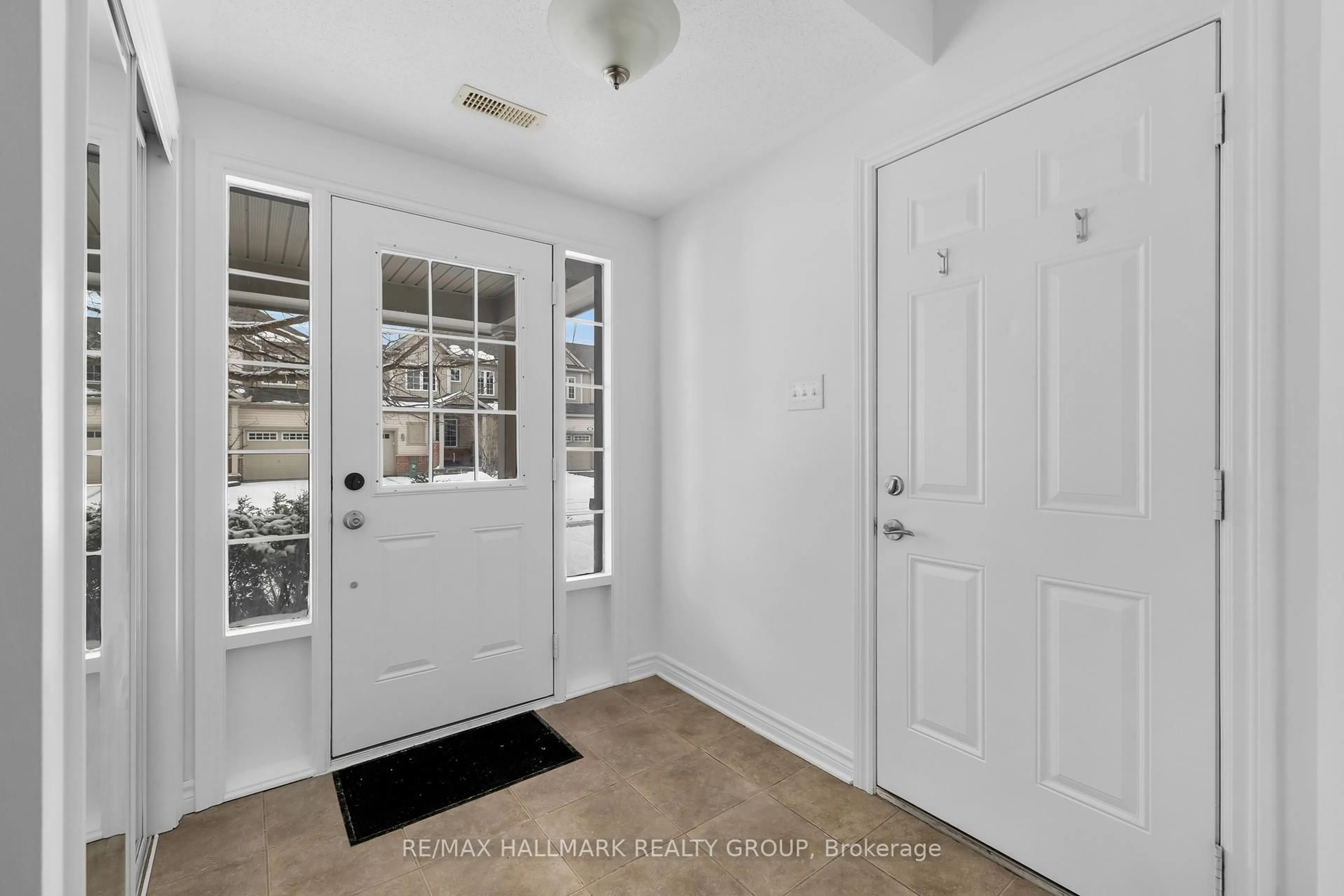 Indoor entryway for 257 AQUILO Cres, Ottawa Ontario K2S 0L9