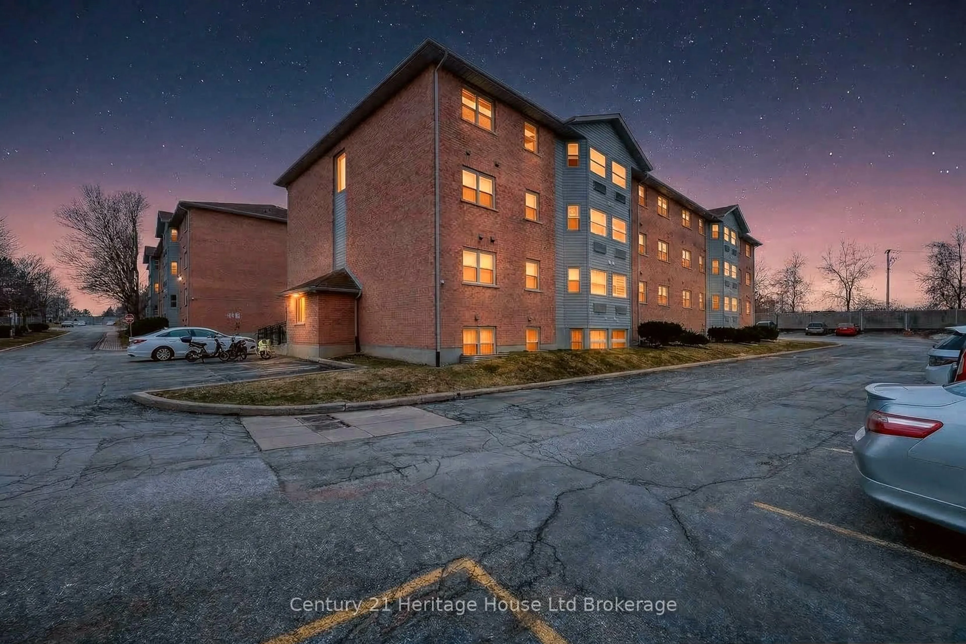 A pic from outside/outdoor area/front of a property/back of a property/a pic from drone, building for 64 Hiawatha Rd #35, Woodstock Ontario N4T 1P4