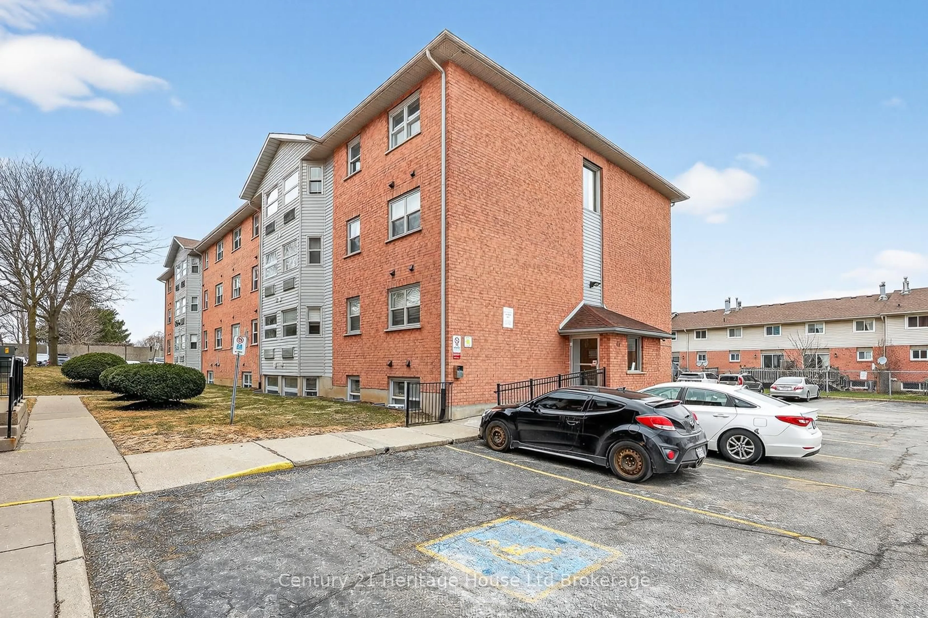 Patio, street for 64 Hiawatha Rd #35, Woodstock Ontario N4T 1P4