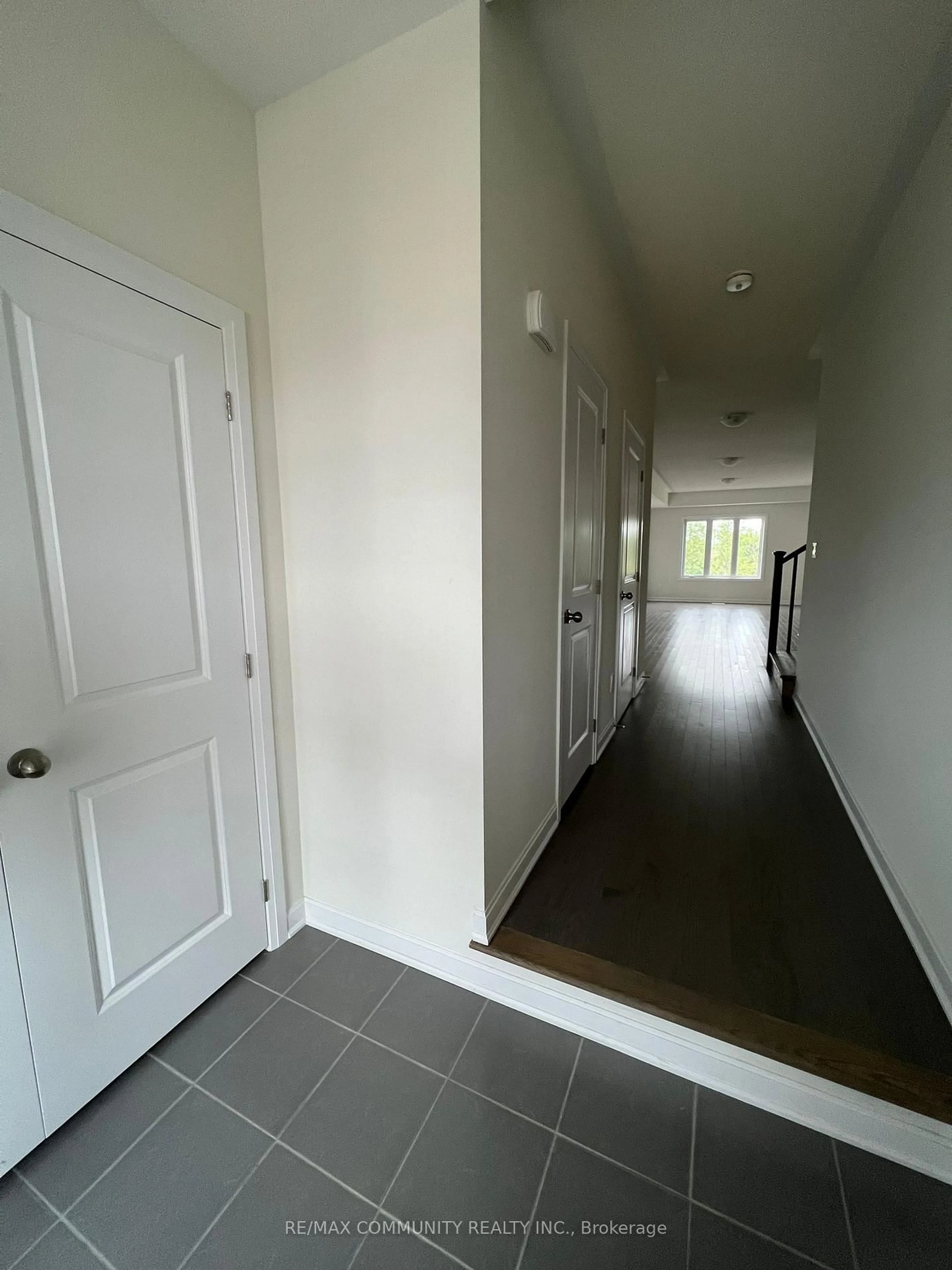 Indoor entryway for 110 Oakmont Dr, Bath Ontario K0H 1G0