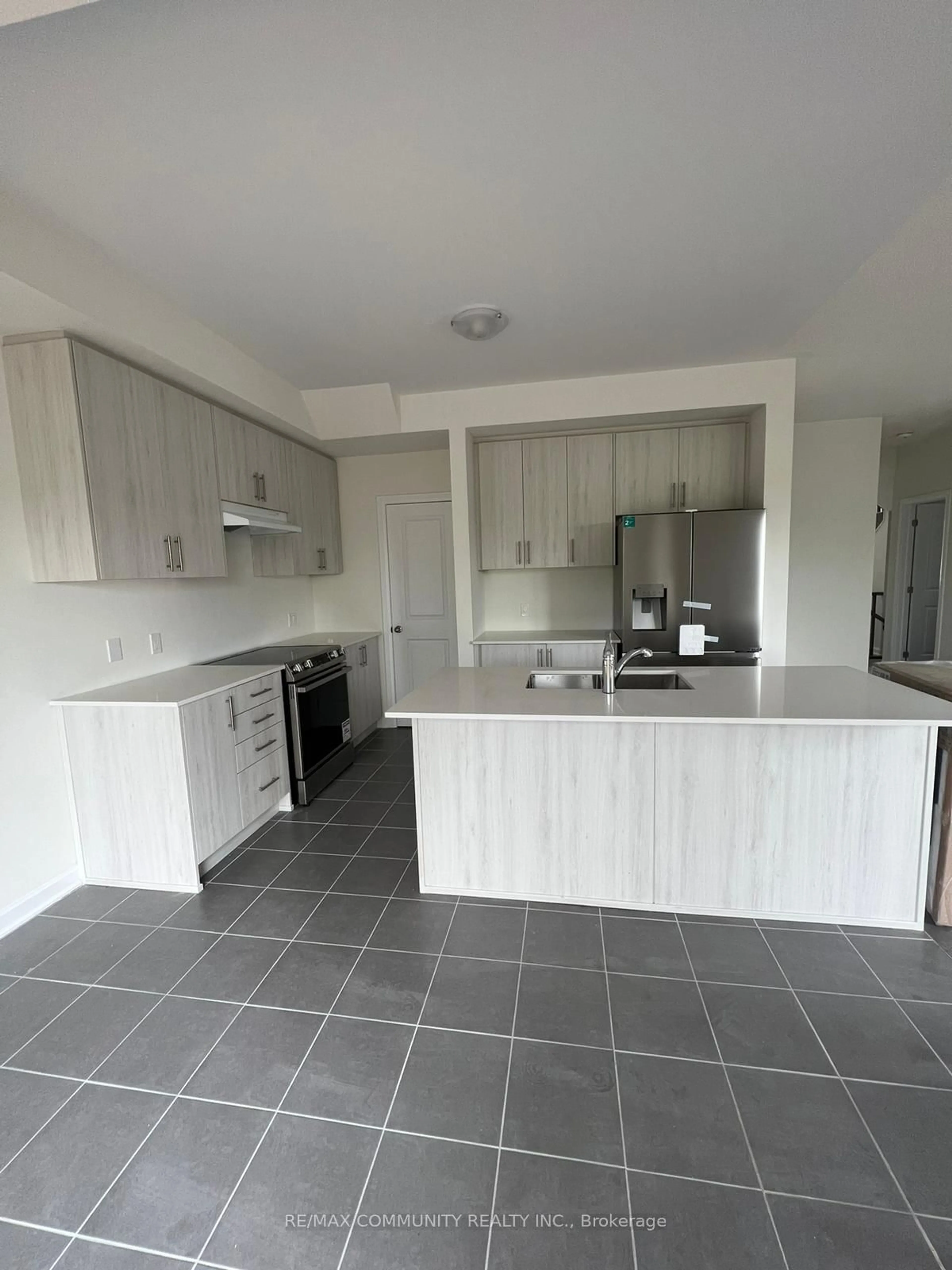 Unknown for 110 Oakmont Dr, Bath Ontario K0H 1G0