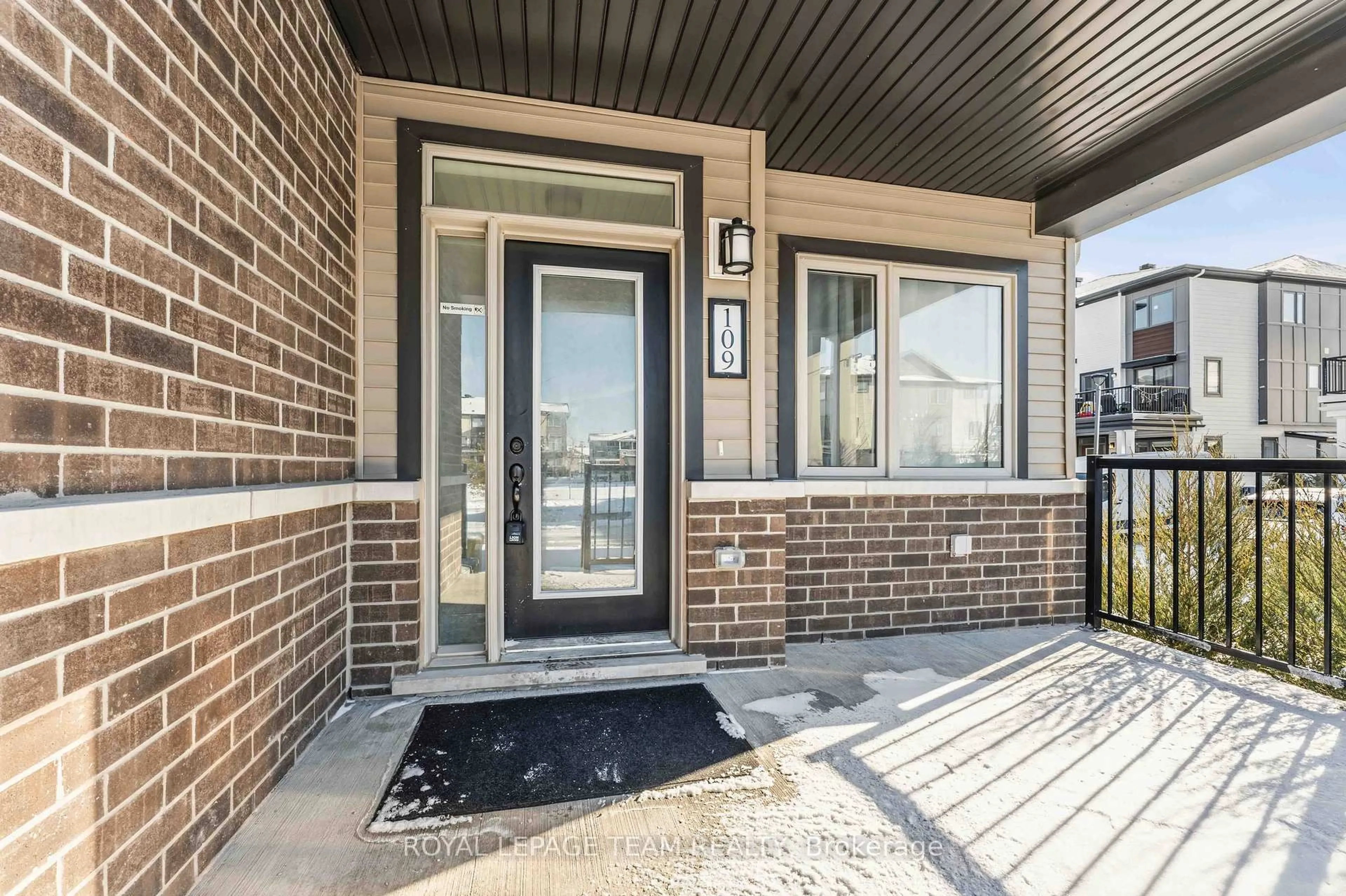 Indoor entryway for 109 Pilot Private, Ottawa Ontario K2V 0S4