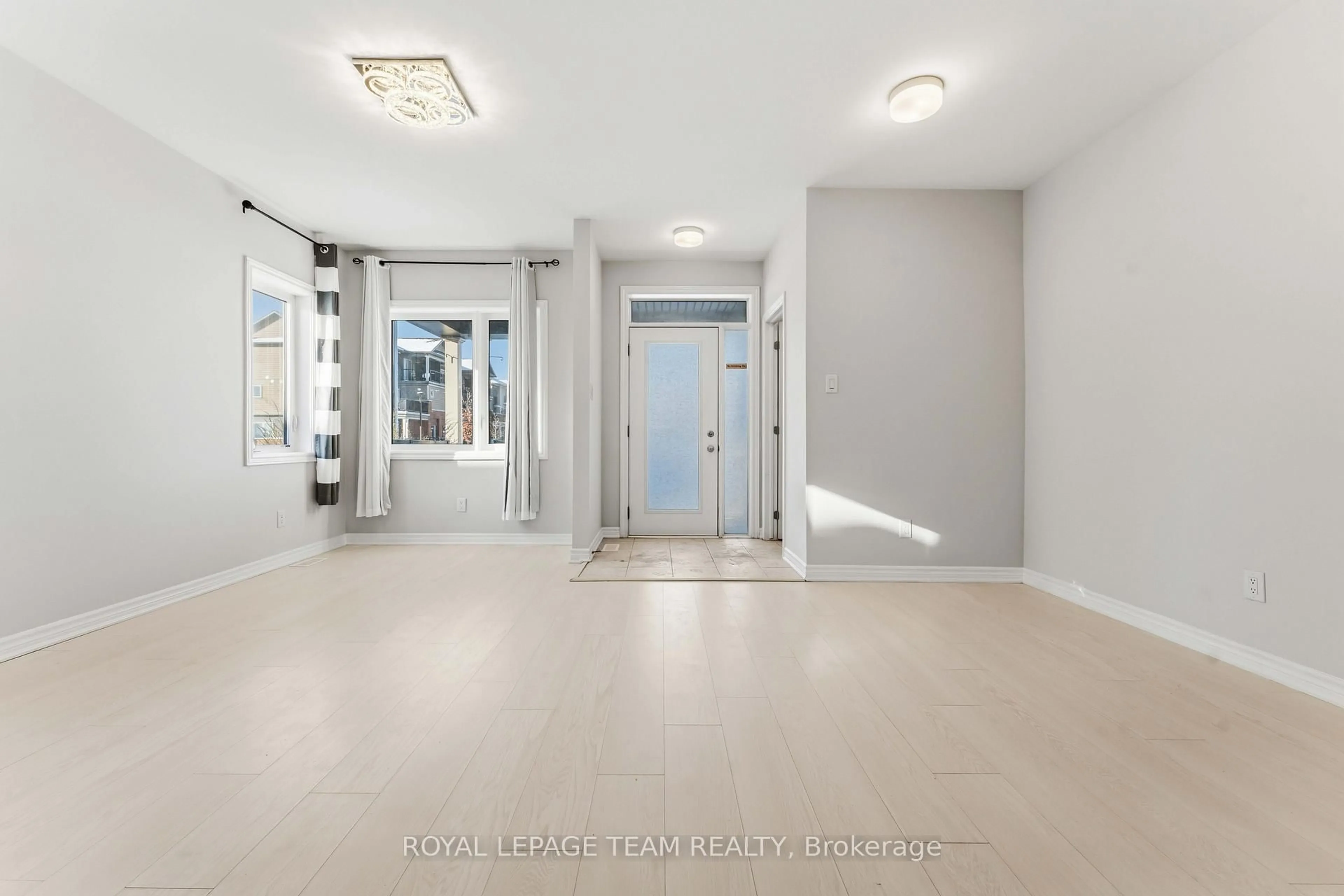 Indoor entryway for 109 Pilot Private #308, Ottawa Ontario K2V 0S4