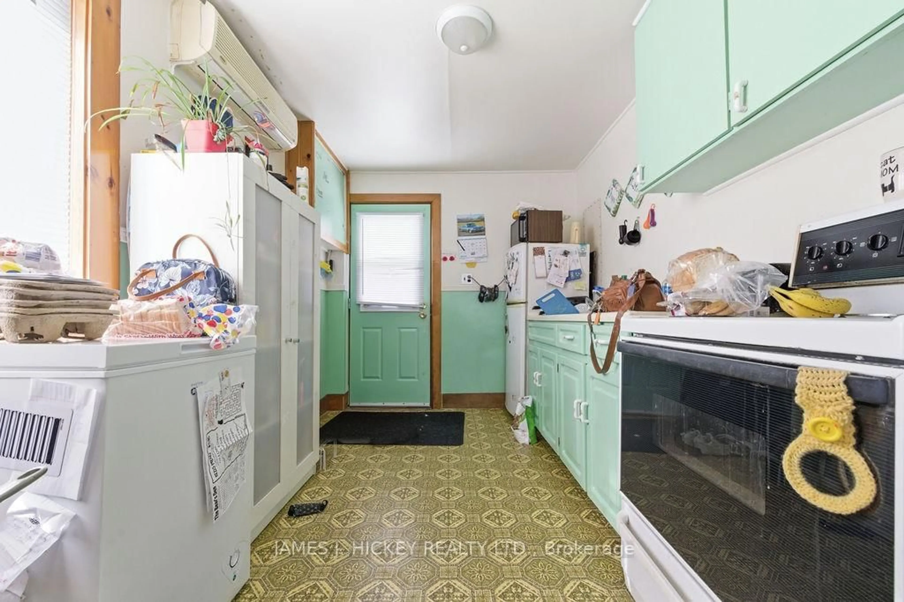 Standard kitchen, unknown for 6 Hillcrest Ave, Deep River Ontario K0J 1P0