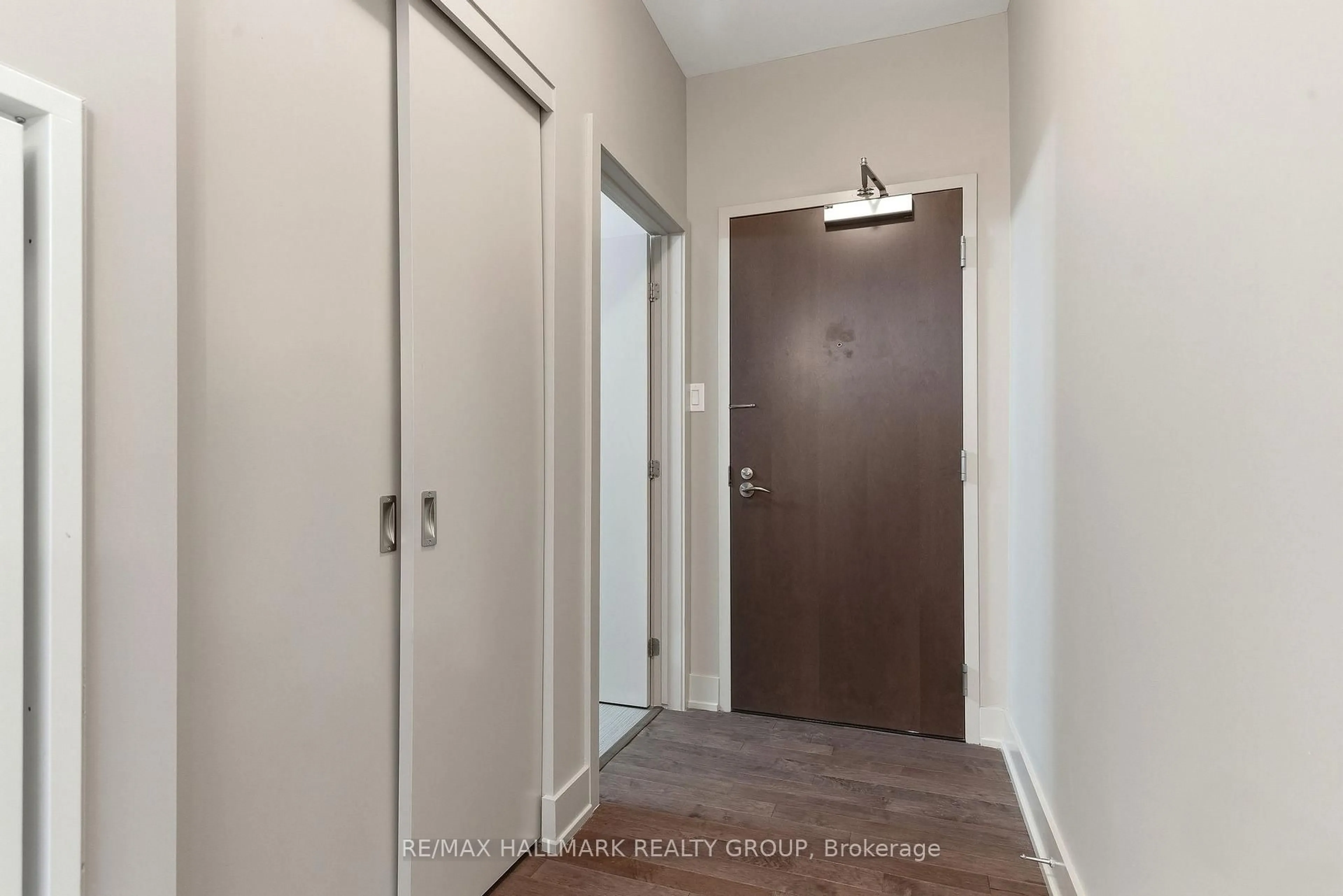 Indoor entryway for 108 Richmond Rd #507, Ottawa Ontario K1Z 6V9
