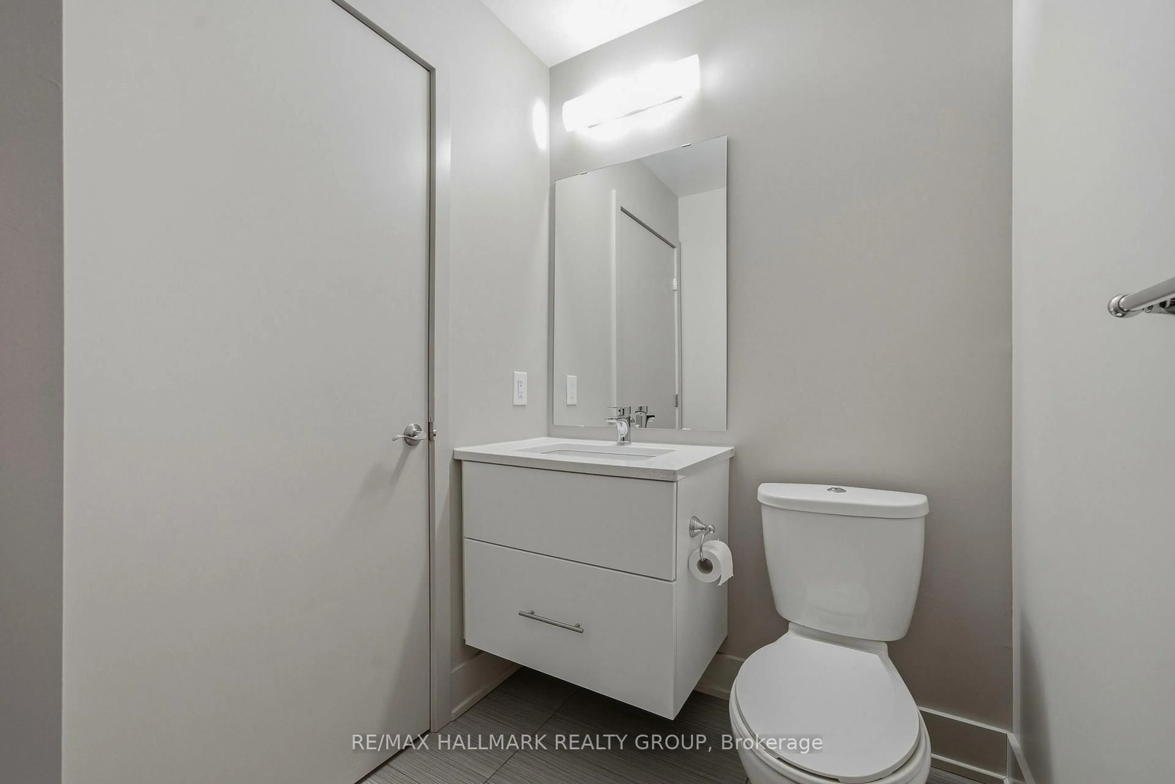 Standard bathroom, unknown for 108 Richmond Rd #507, Ottawa Ontario K1Z 6V9
