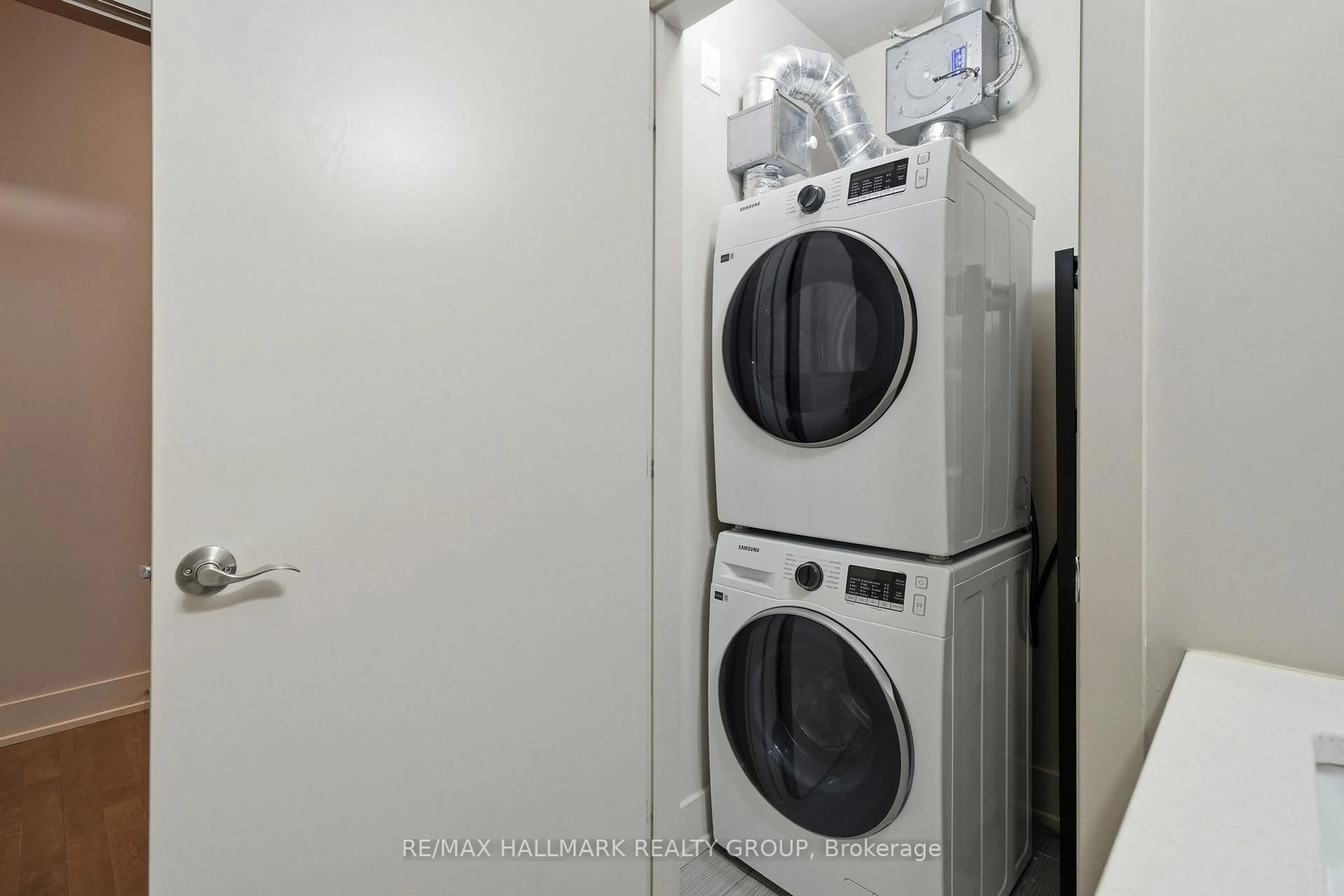 Laundry room for 108 Richmond Rd #507, Ottawa Ontario K1Z 6V9