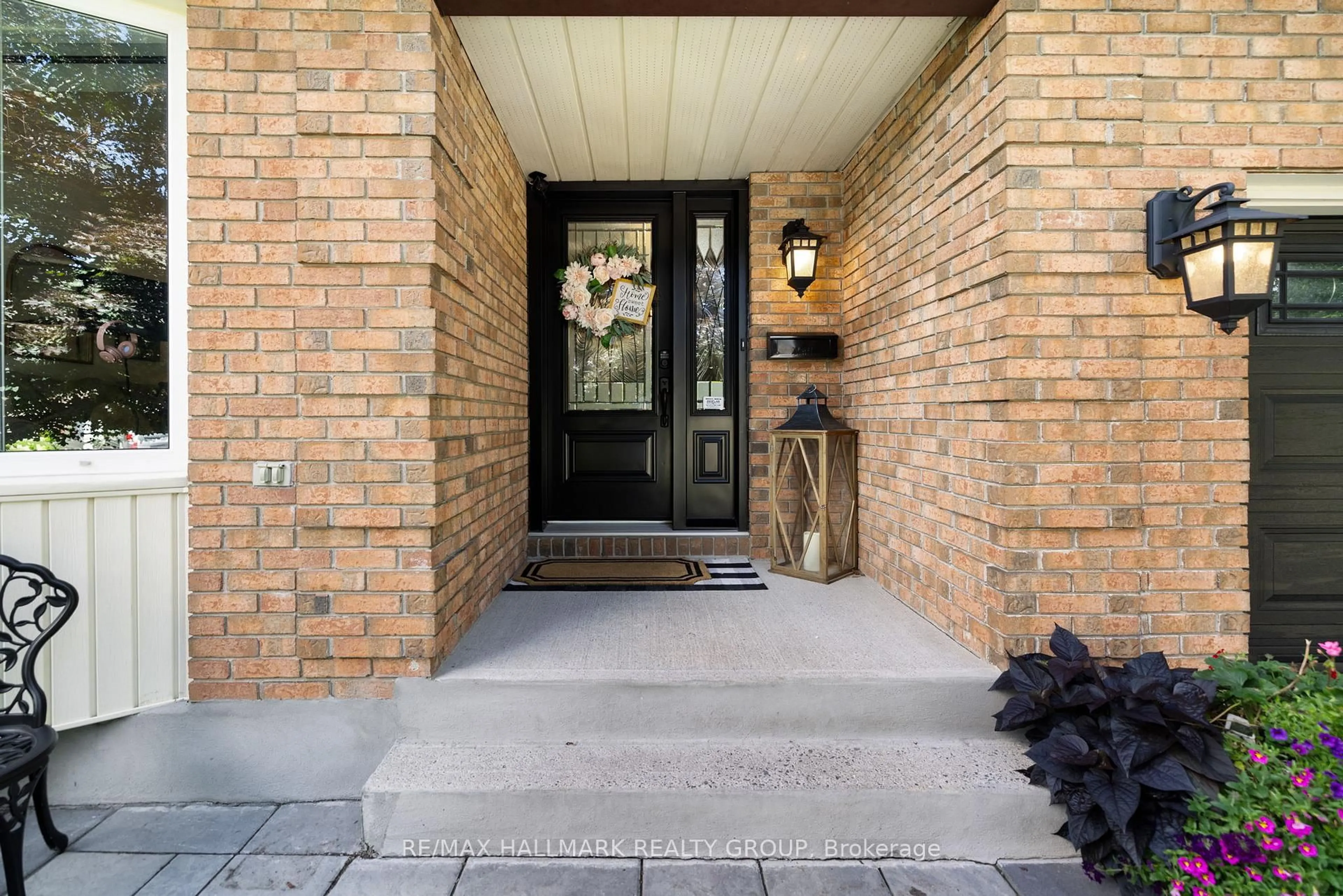 Indoor entryway for 642 Steller St, Orleans Ontario K4A 1P2