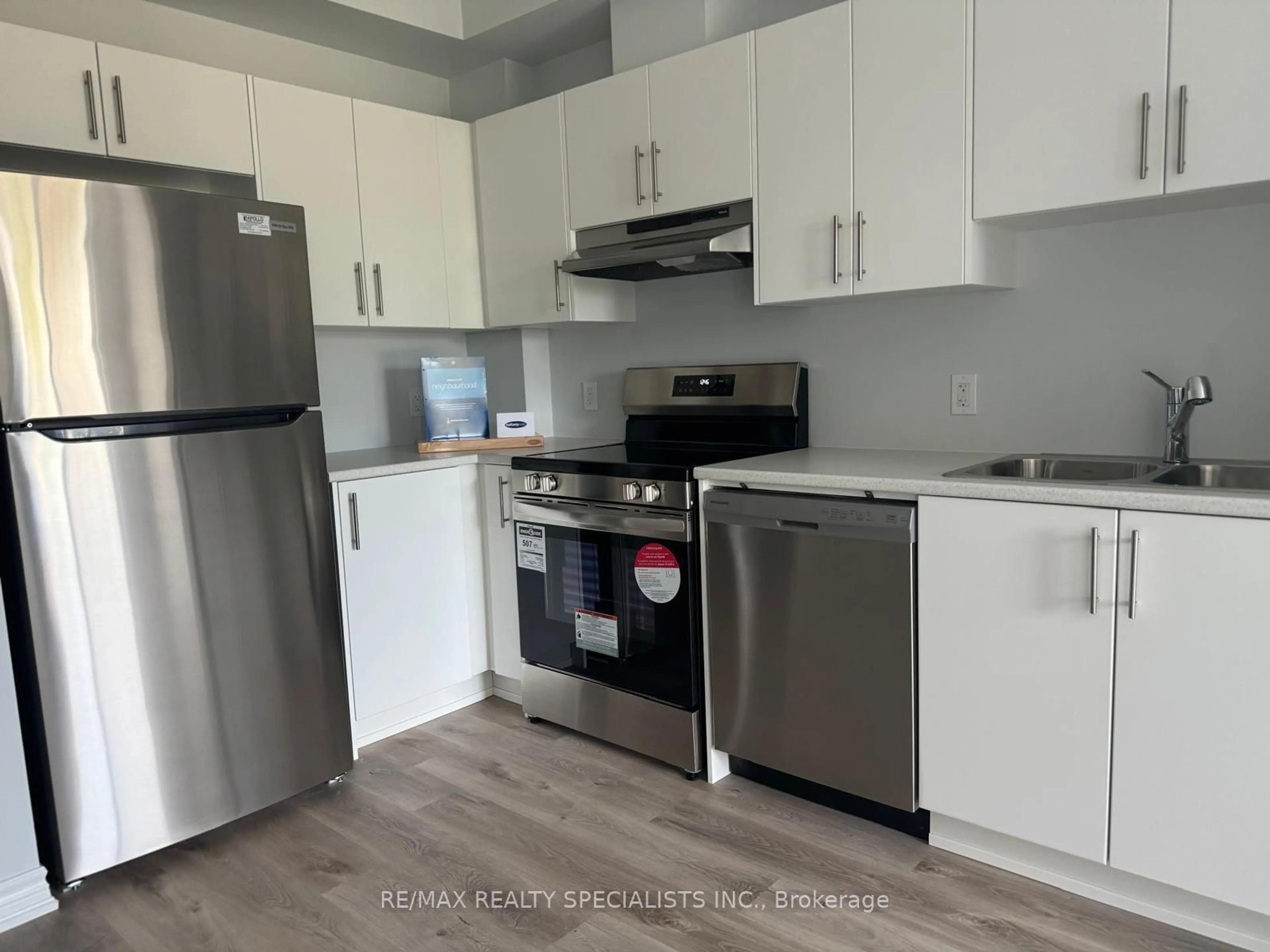 Standard kitchen, unknown for 397 Codds Rd #203, Ottawa Ontario K1K 2G8