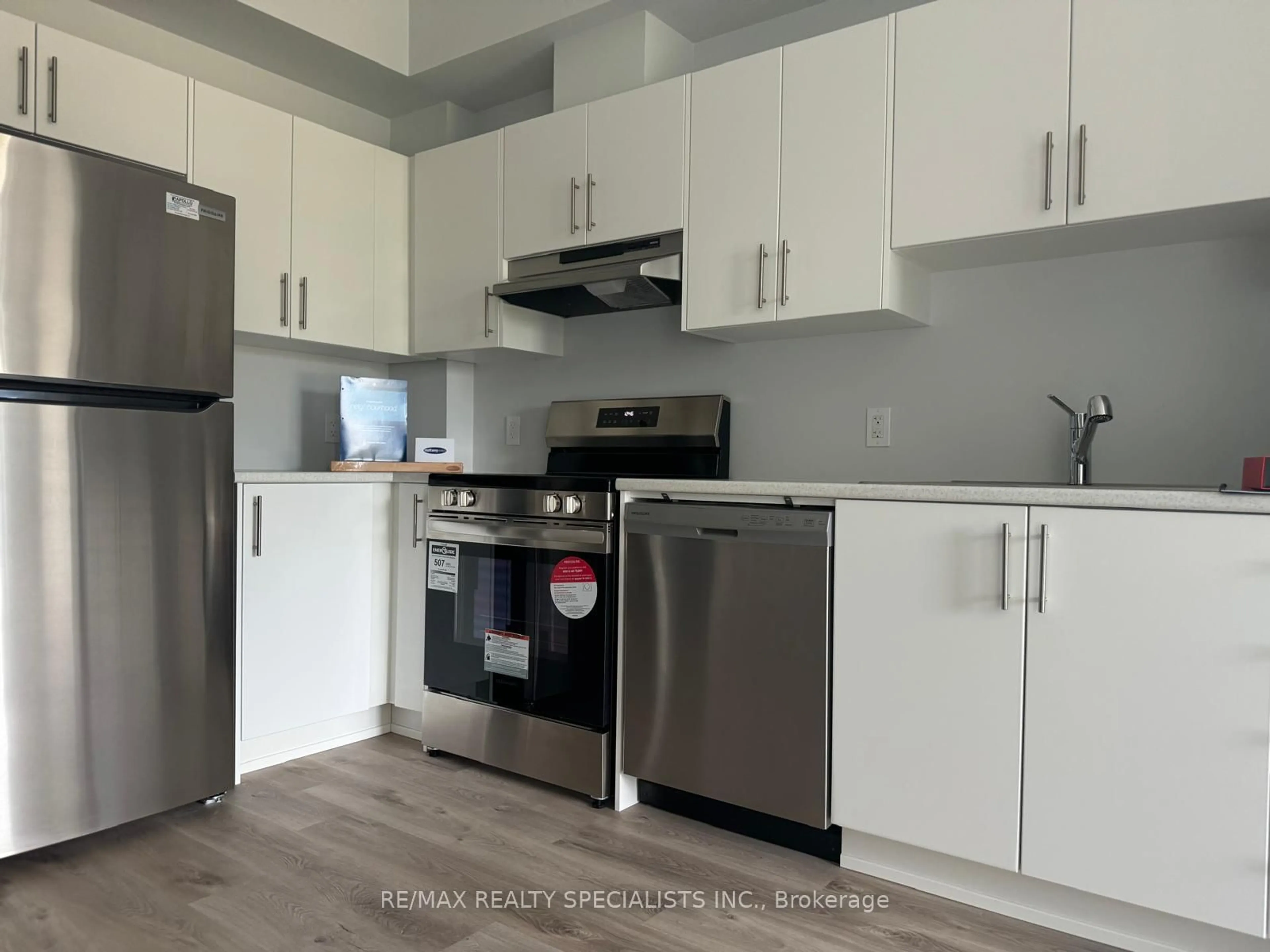 Standard kitchen, unknown for 397 Codds Rd #203, Ottawa Ontario K1K 2G8