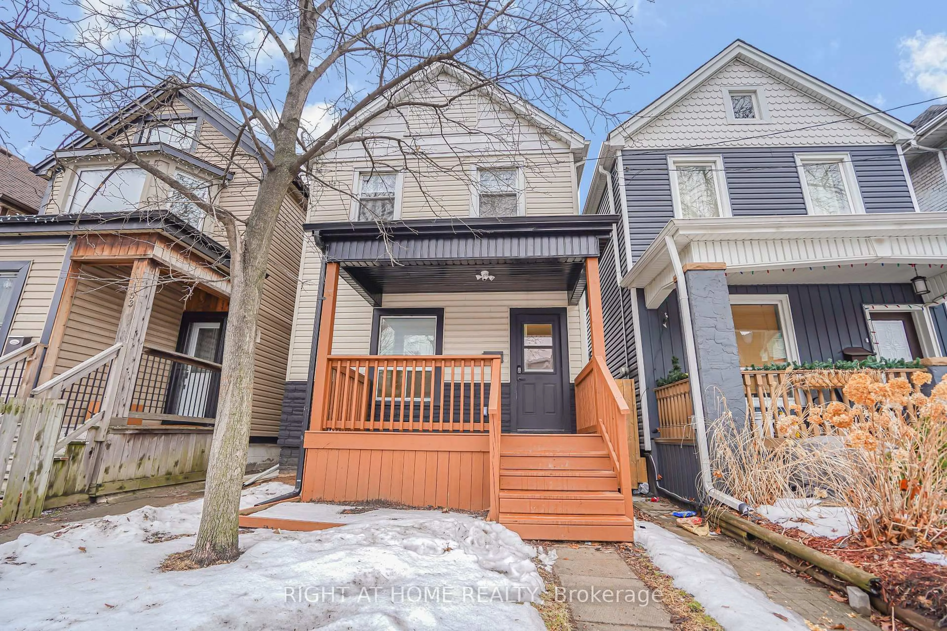 Home with brick exterior material, street for 155 Avondale St, Hamilton Ontario L8L 7C1