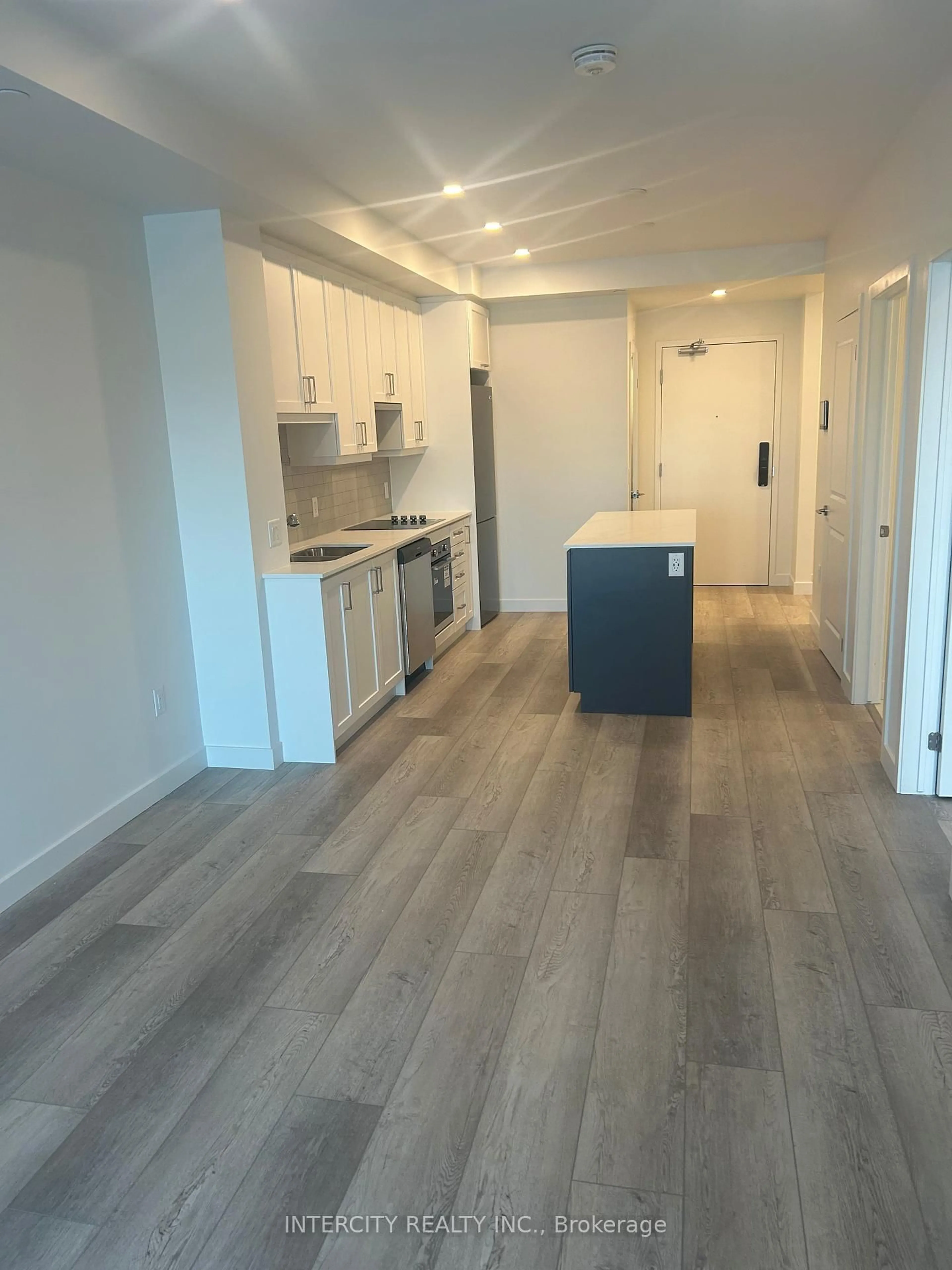 Open concept kitchen, wood/laminate floor for 461 Green Rd #216, Hamilton Ontario L8E 5B4