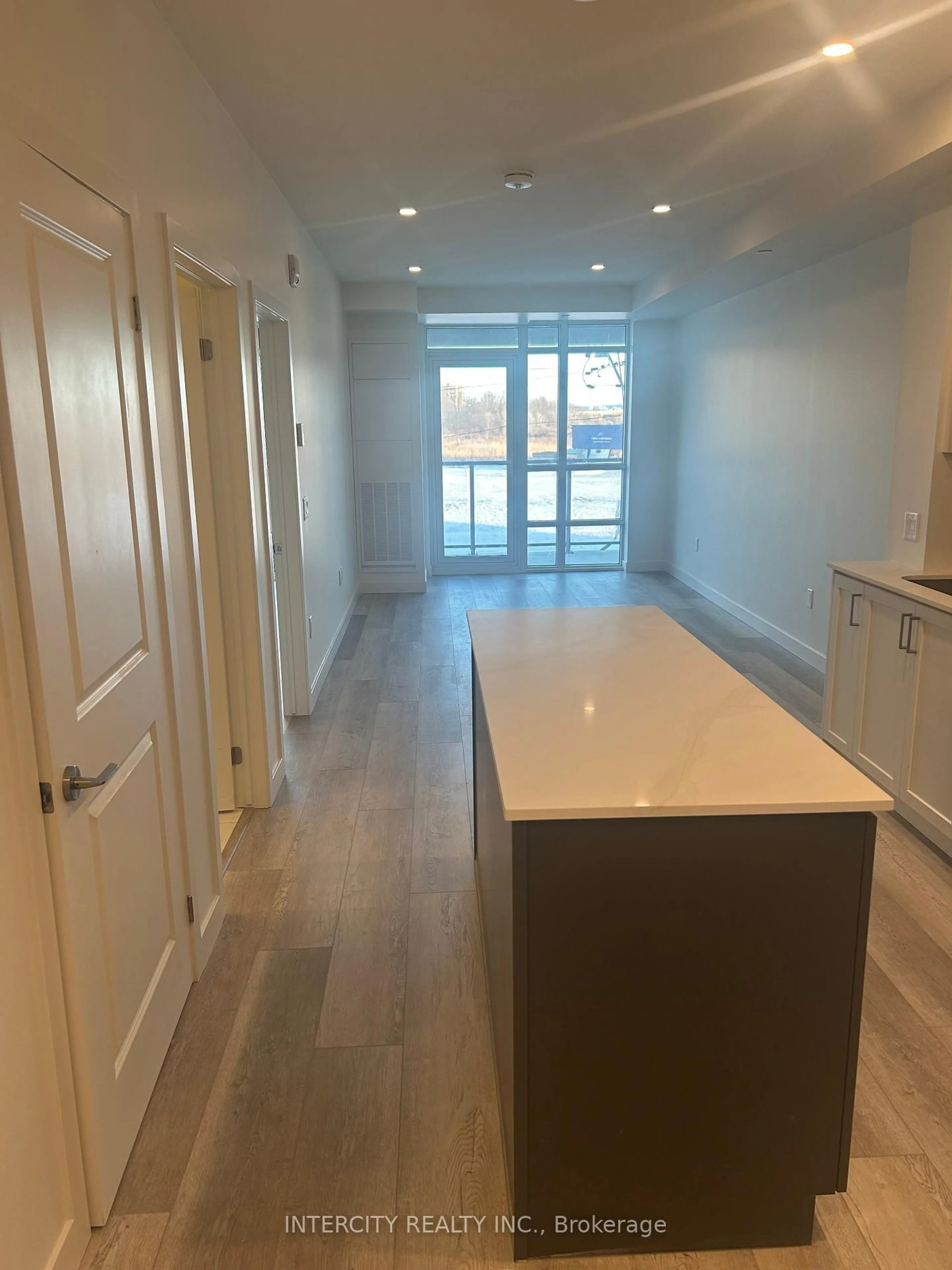 Unknown for 461 Green Rd #216, Hamilton Ontario L8E 5B4