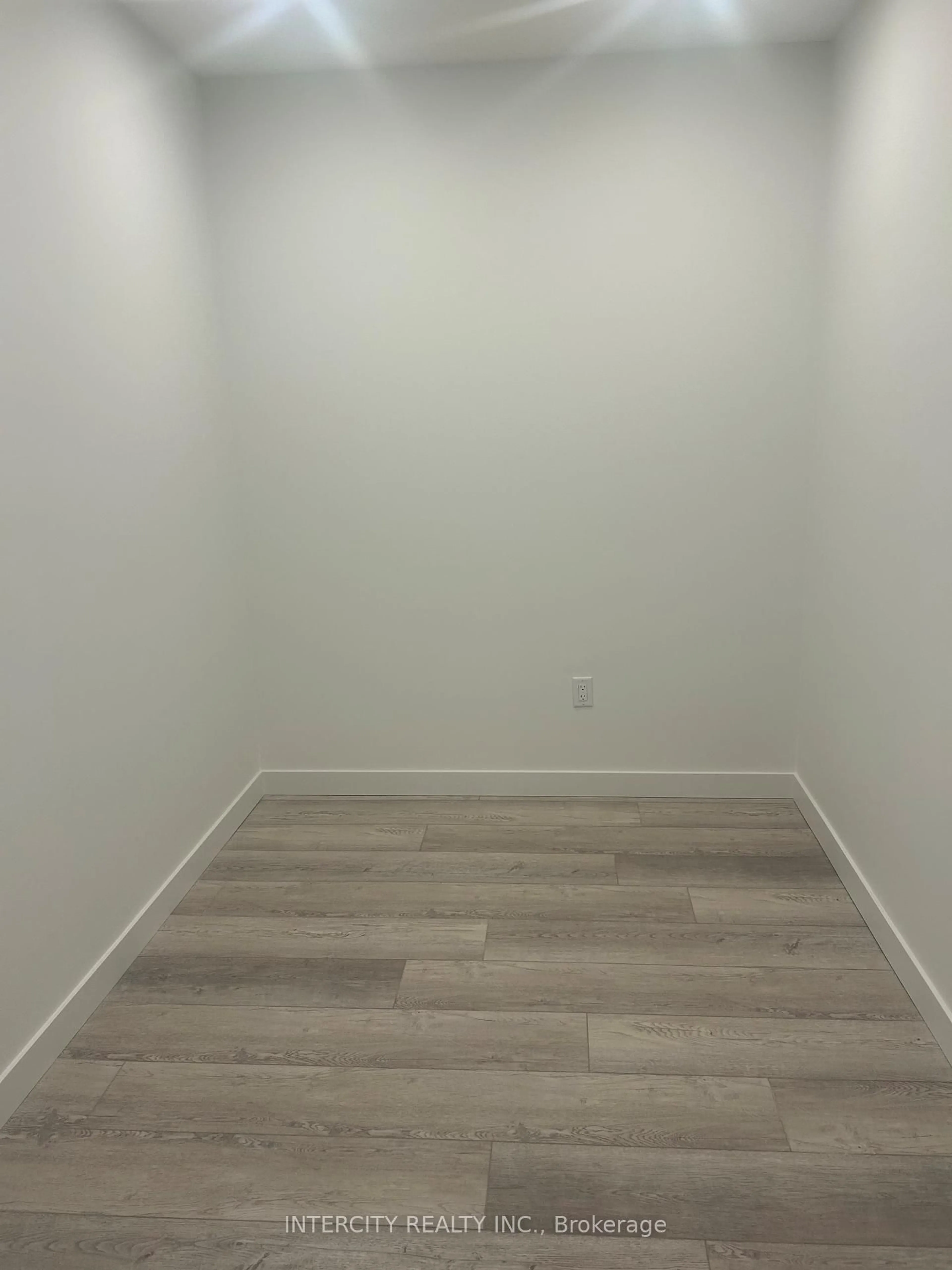 A pic of a room for 461 Green Rd #216, Hamilton Ontario L8E 5B4