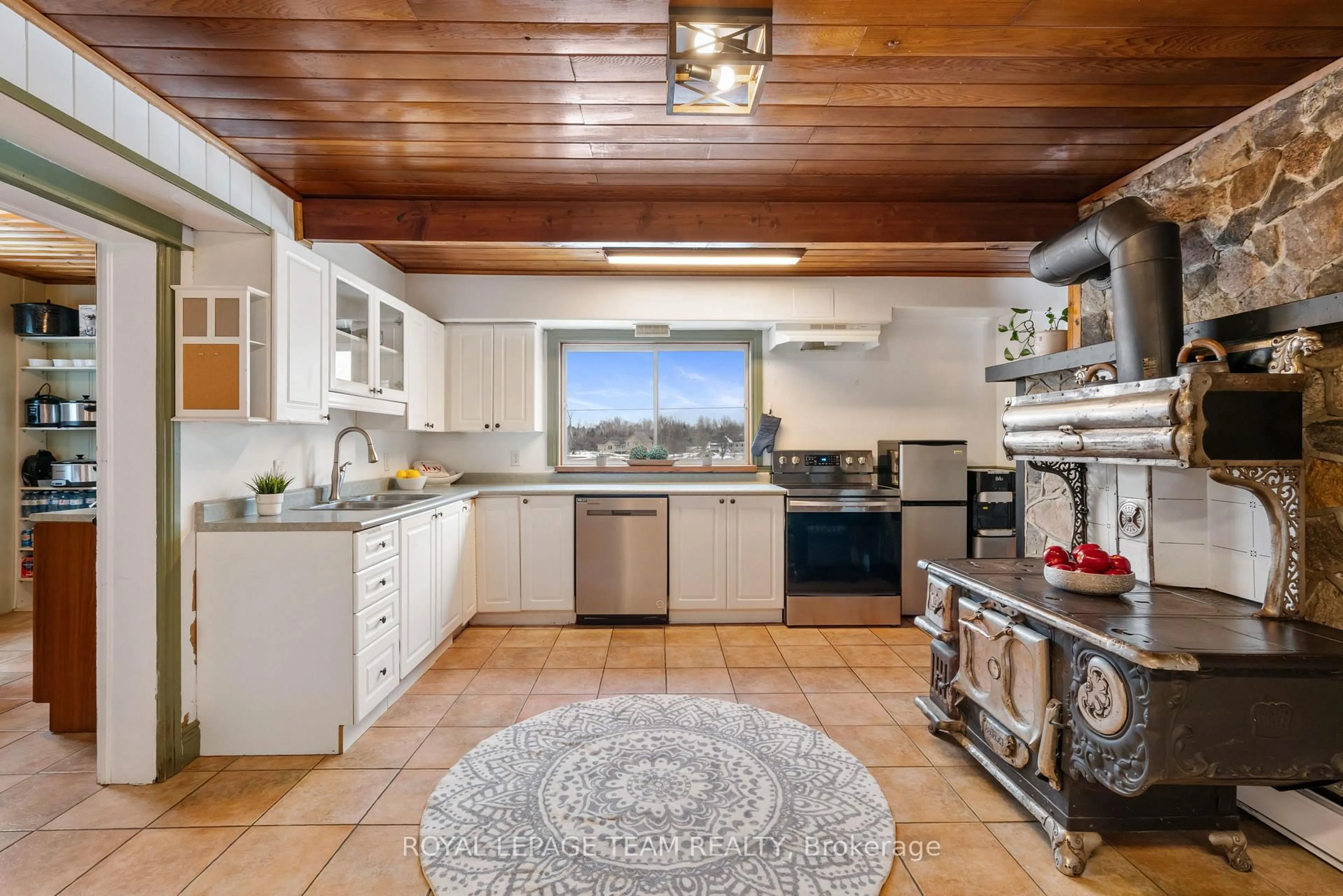 Open concept kitchen, ceramic/tile floor for 2305 County Road 18 Rd, North Grenville Ontario K0G 1J0