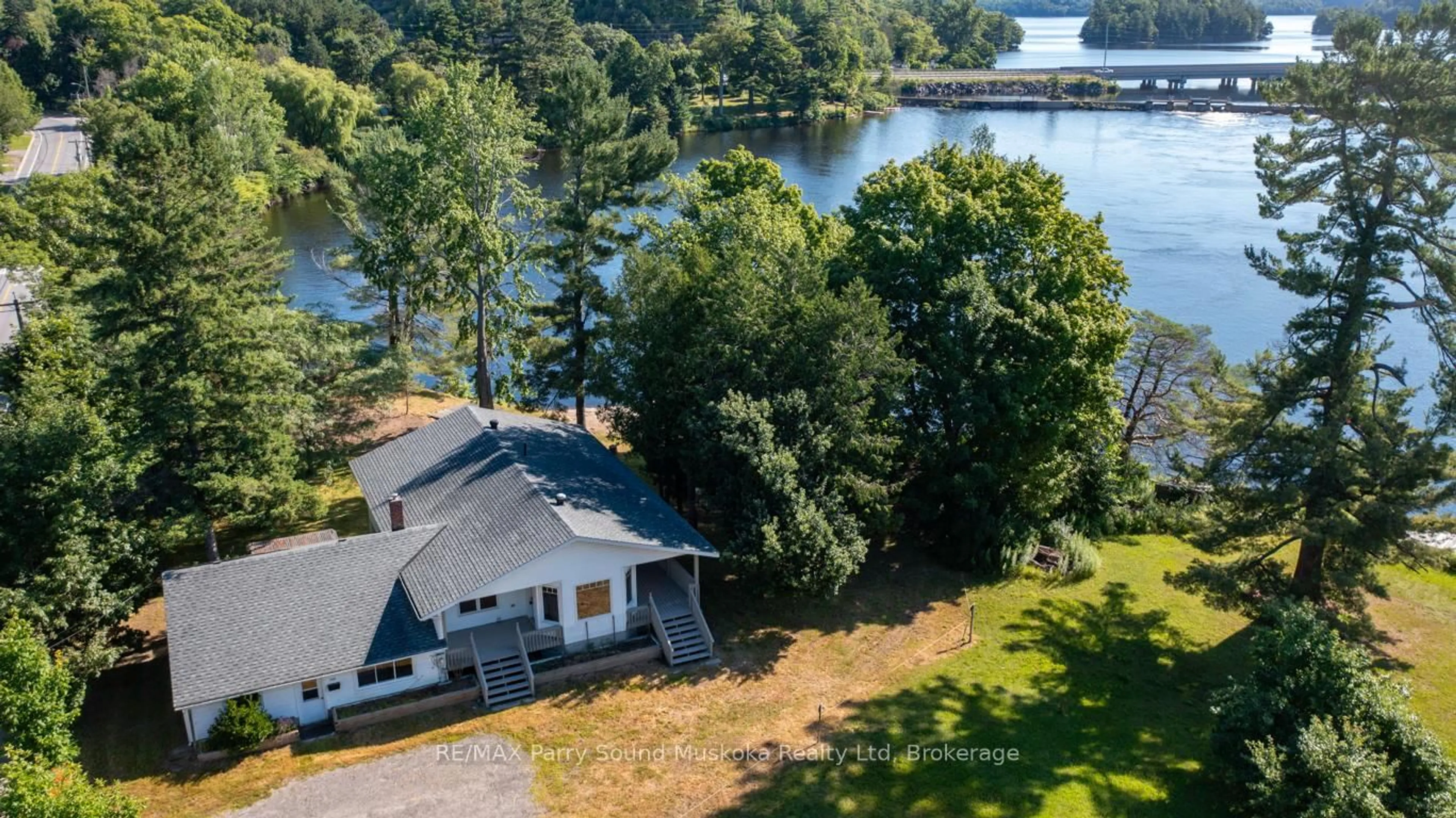 A pic from outside/outdoor area/front of a property/back of a property/a pic from drone, water/lake/river/ocean view for 149 WILLIAM St, Parry Sound Ontario P2A 1W3