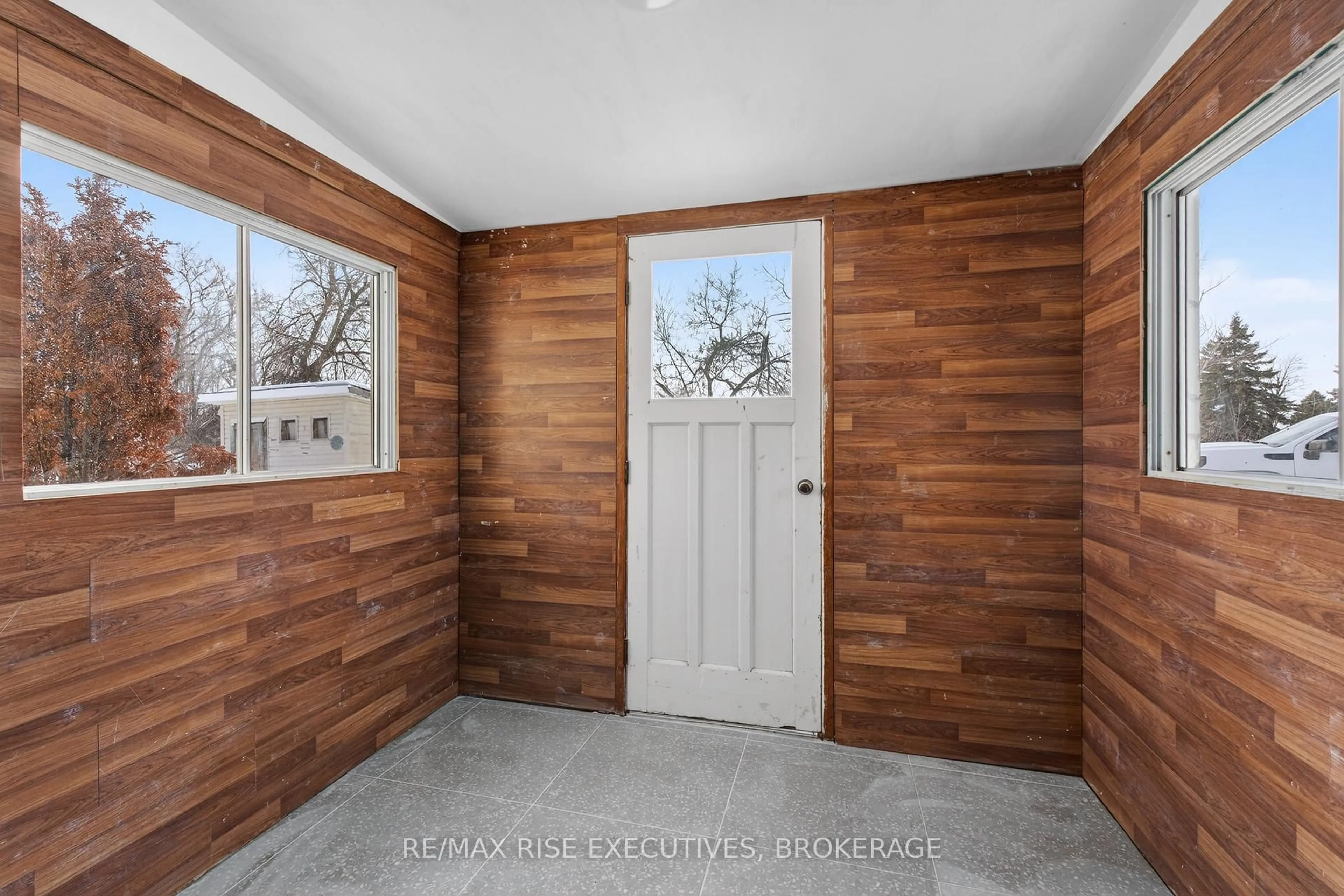 Indoor entryway for 750 Moira Rd, Stirling Ontario K0K 3E0