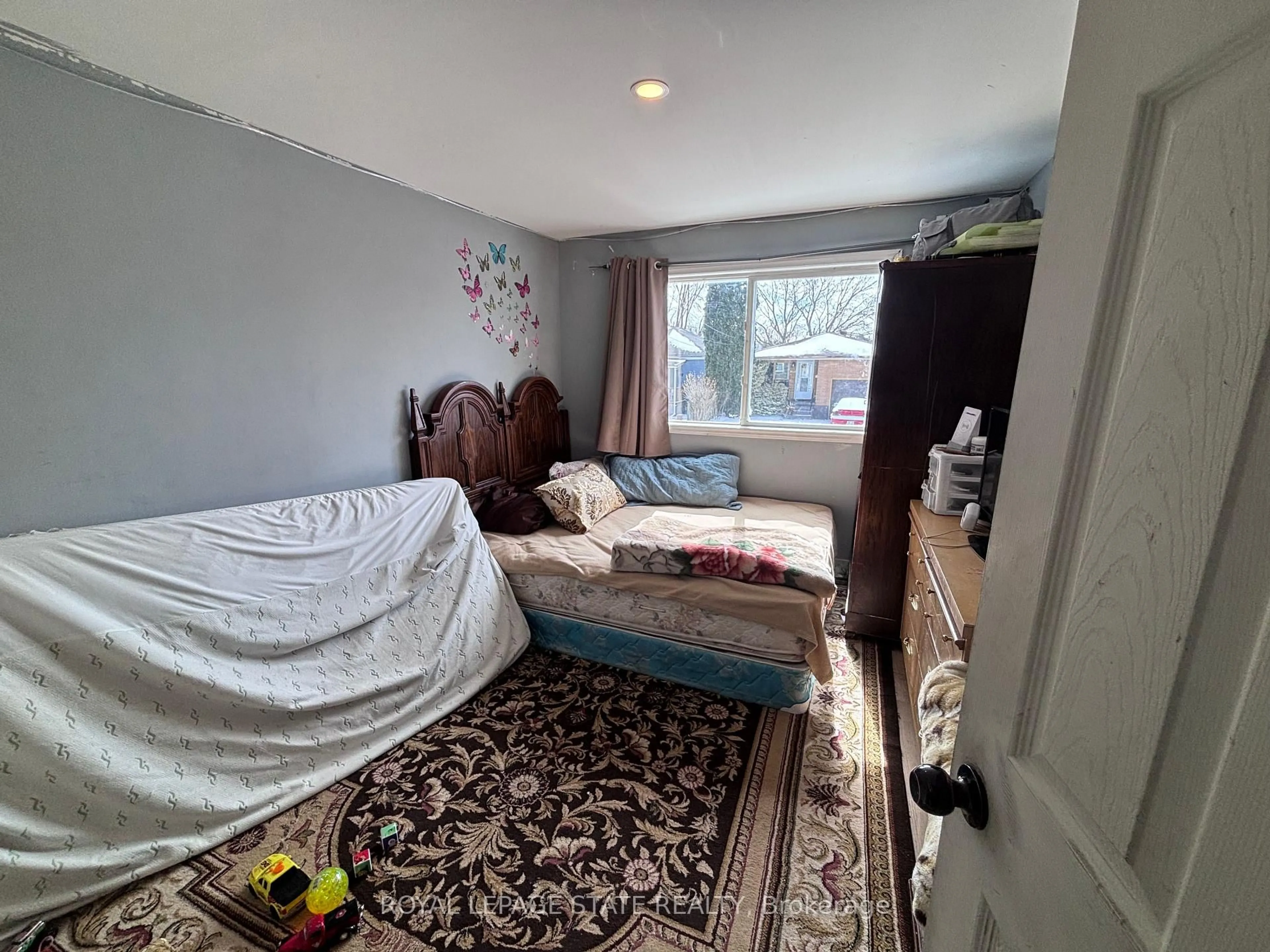 A pic of a room for 6413 Monroe St, Niagara Falls Ontario L2G 2G9