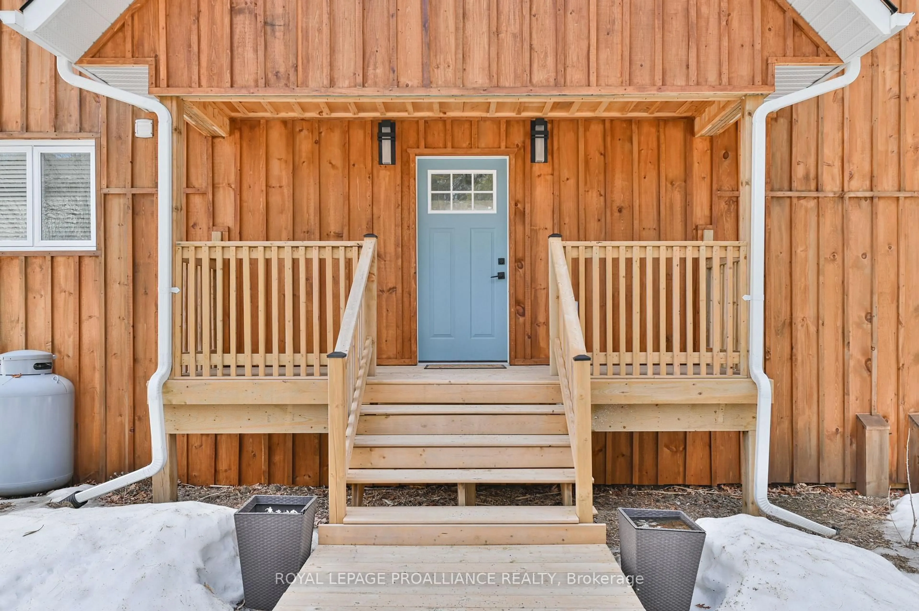 Indoor entryway for 206 Fiddick Rd, Cramahe Ontario K0K 1H0