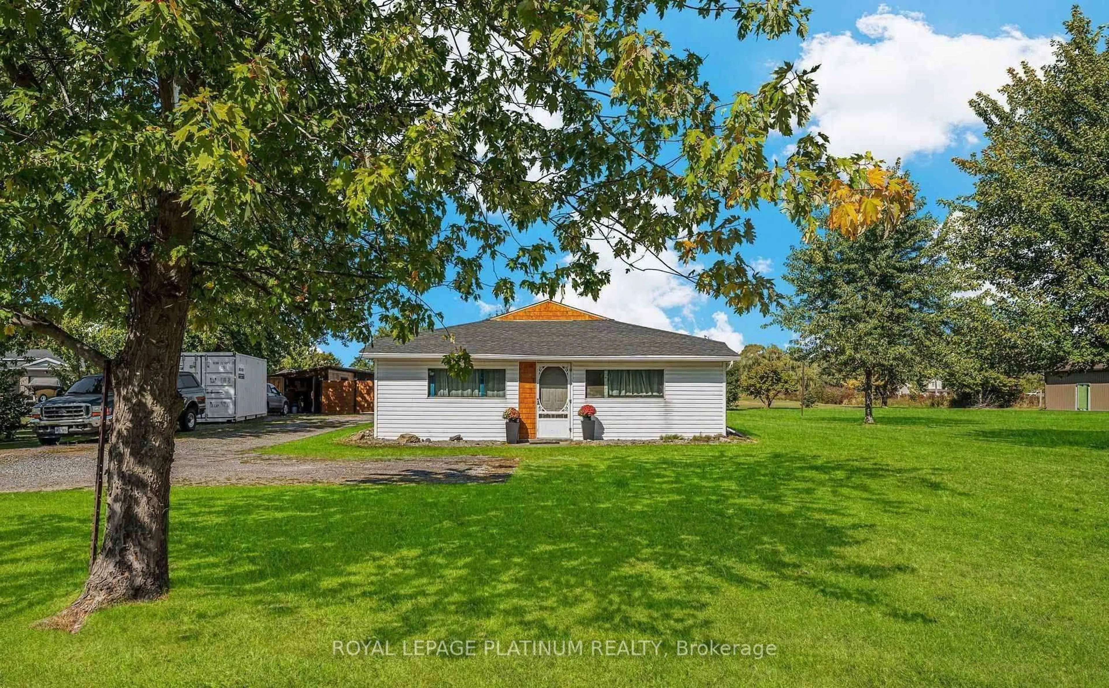 A pic from outside/outdoor area/front of a property/back of a property/a pic from drone, street for 4546 Sherkston Rd, Port Colborne Ontario L0S 1R0