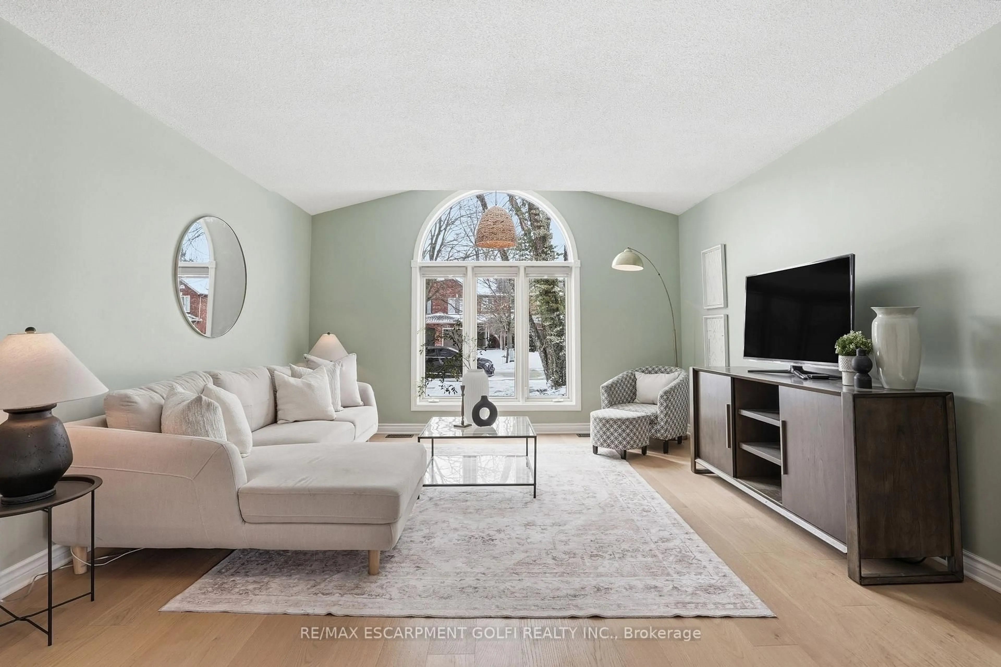 Living room with furniture, unknown for 181 Lawrence Lane, Pelham Ontario L0S 1E4