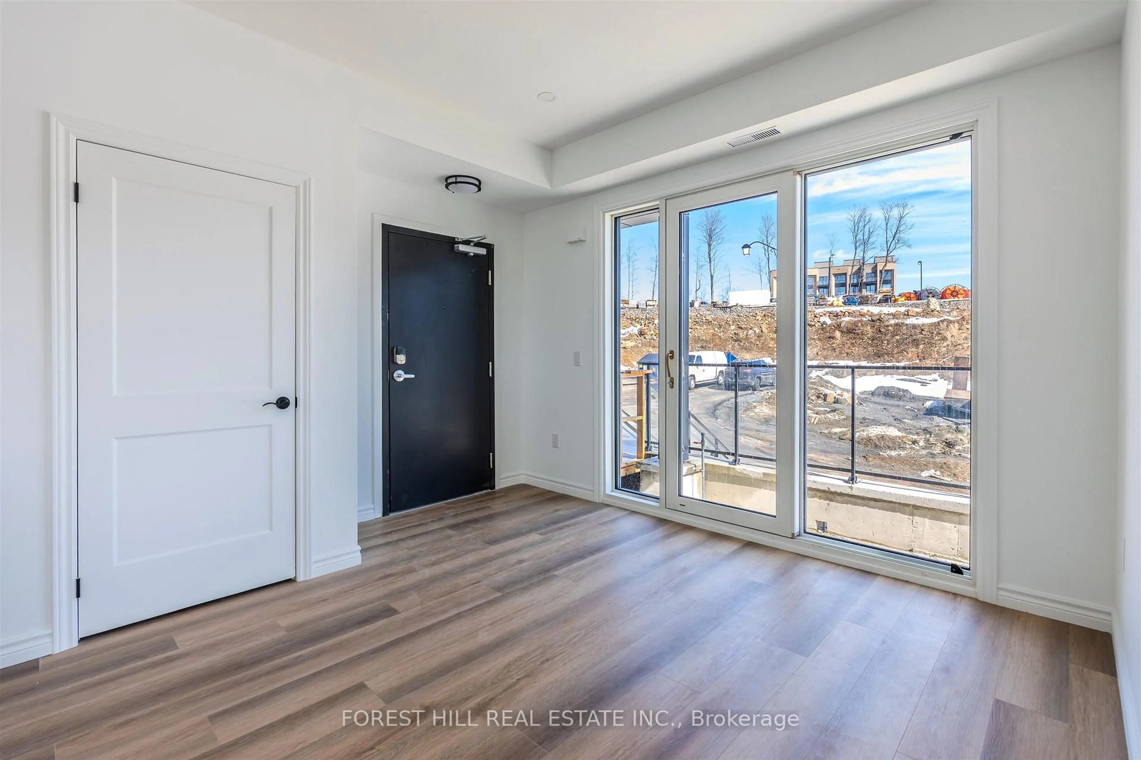 Indoor entryway for 119 Town Line Rd #F101, Huntsville Ontario P1H 1S7