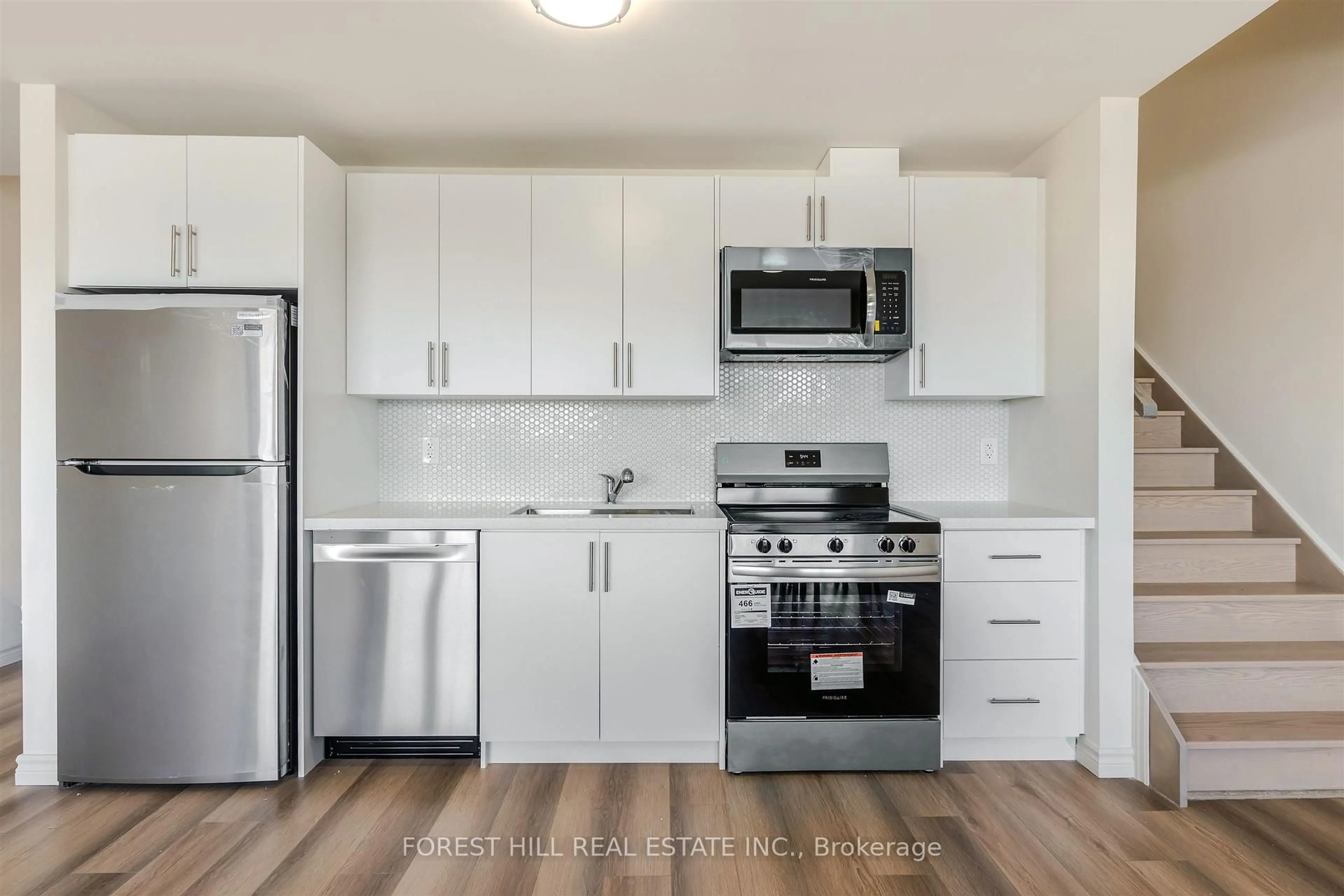 Standard kitchen, unknown for 119 Town Line Rd #F109, Huntsville Ontario P1H 1S7