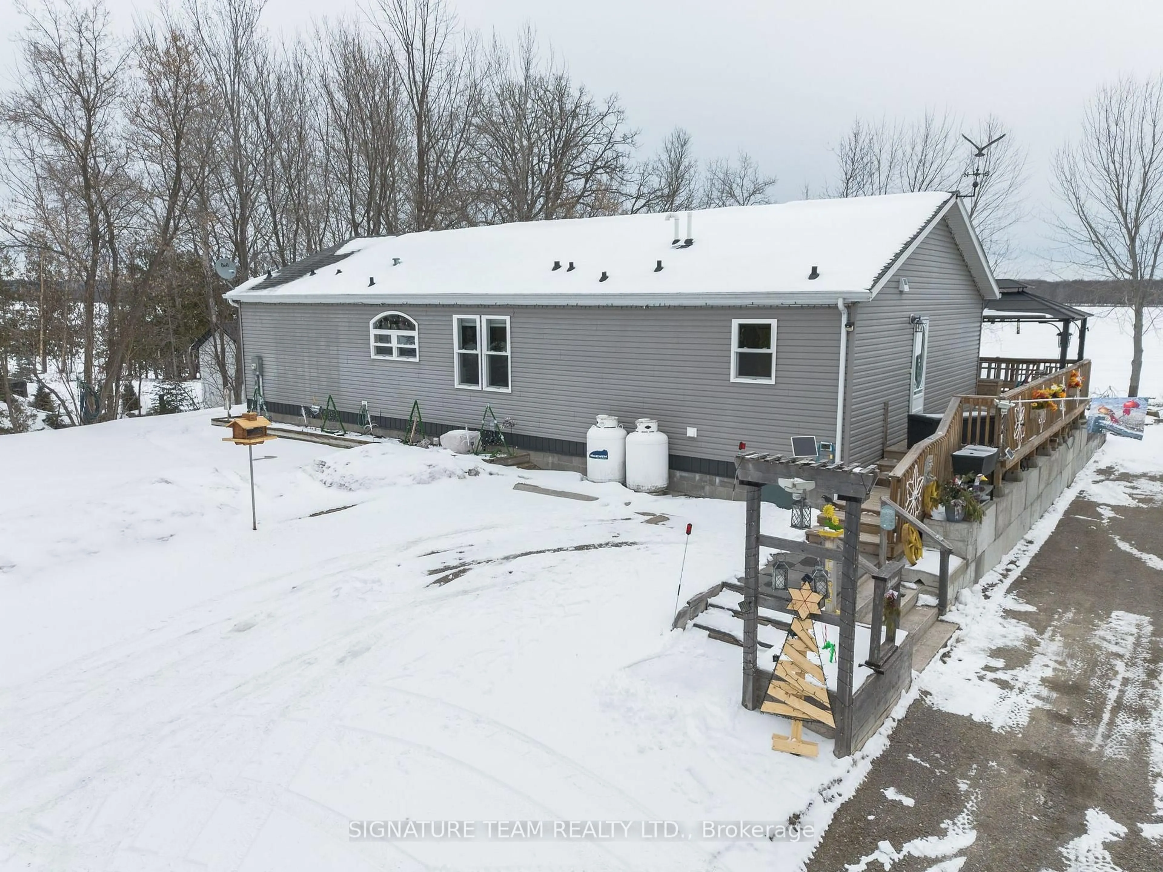A pic from outside/outdoor area/front of a property/back of a property/a pic from drone, building for 428 Lacroix Bay Rd, Westmeath Ontario K0J 2L0