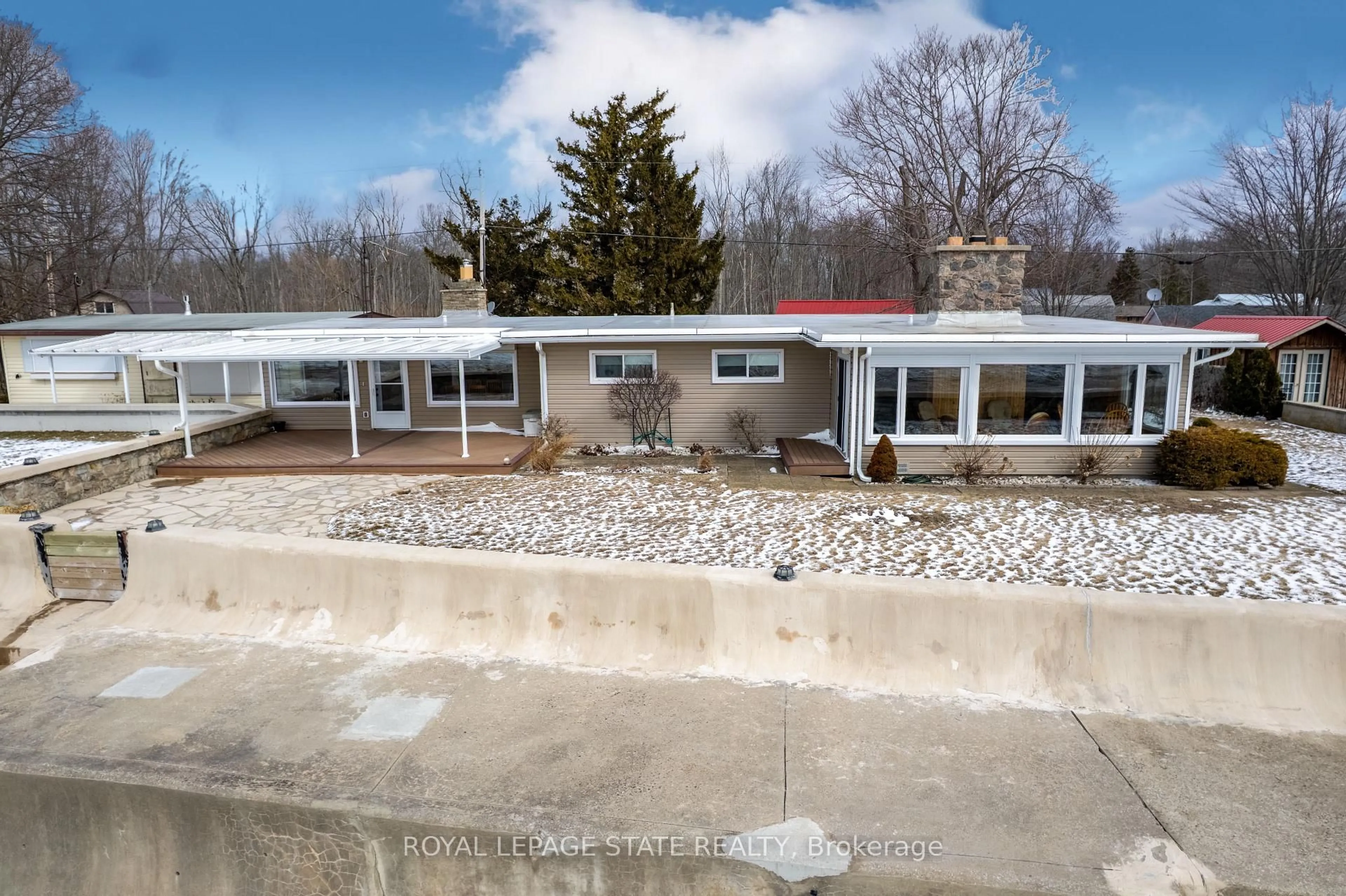 A pic from outside/outdoor area/front of a property/back of a property/a pic from drone, unknown for 285 Baygrove Line, Haldimand Ontario N1A 2W8