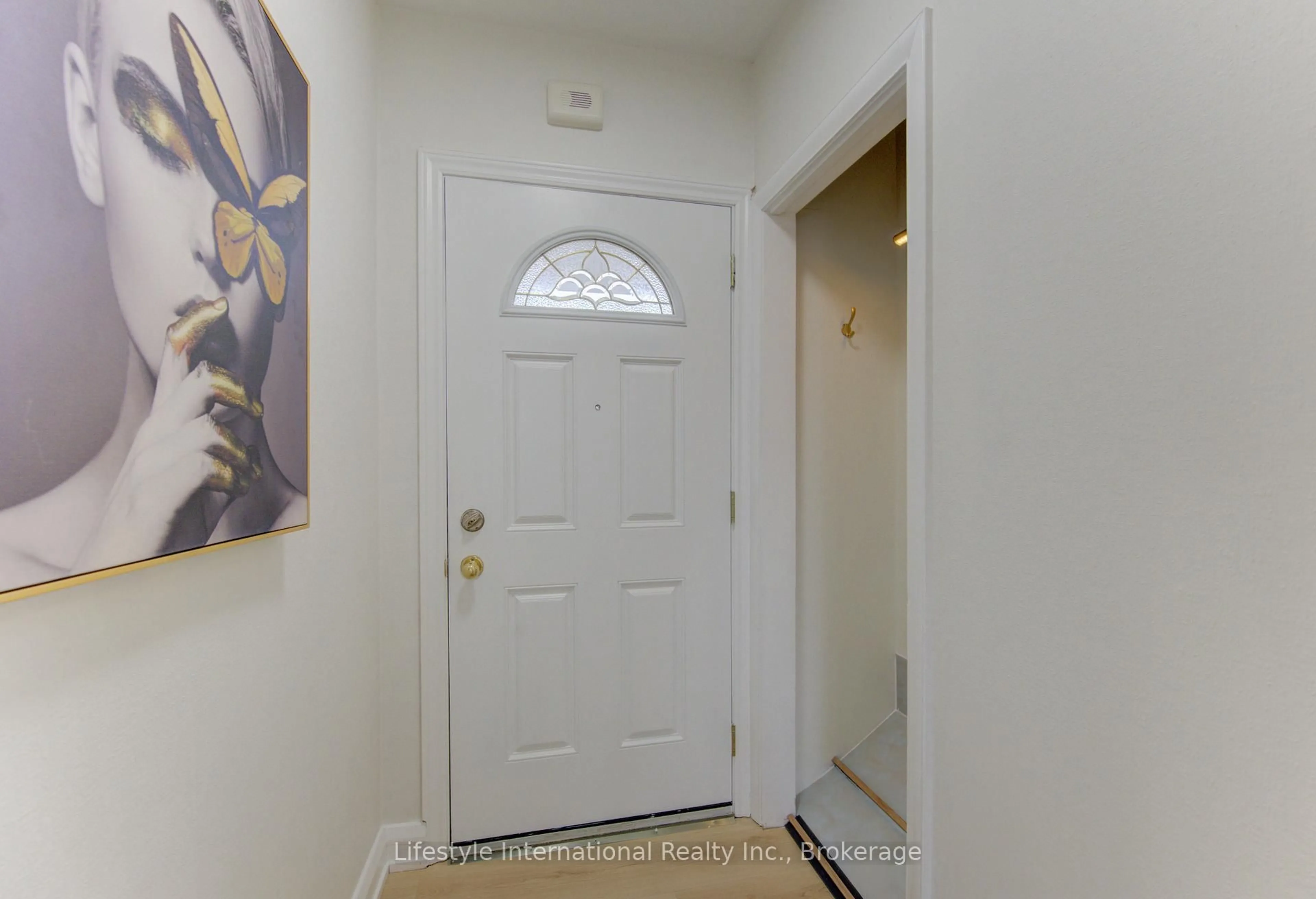 Indoor entryway for 171 Sixth Ave, Kitchener Ontario N2C 1R2
